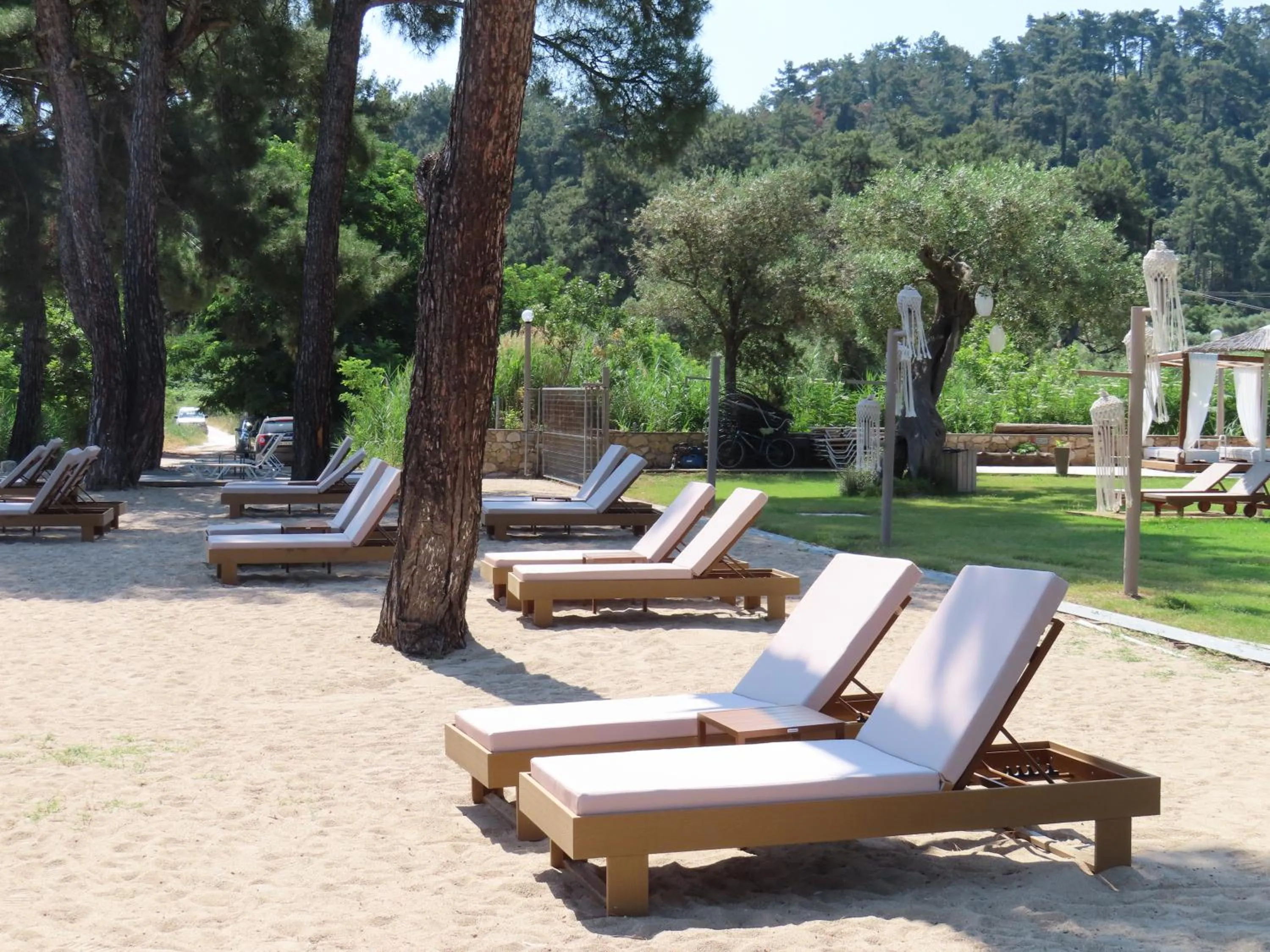 sunbed in Aroma Beach Bungalows