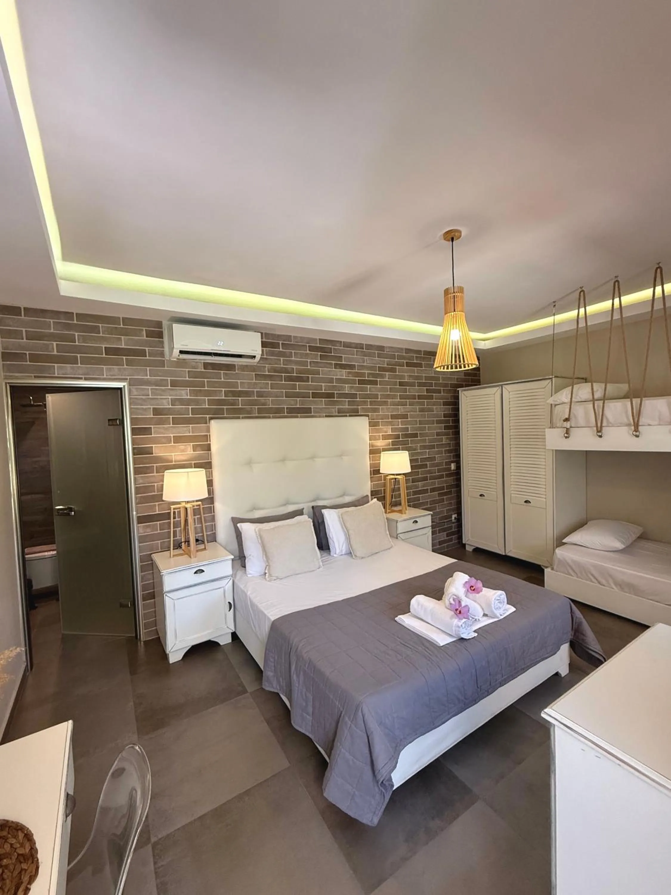 Bed in Aroma Beach Bungalows