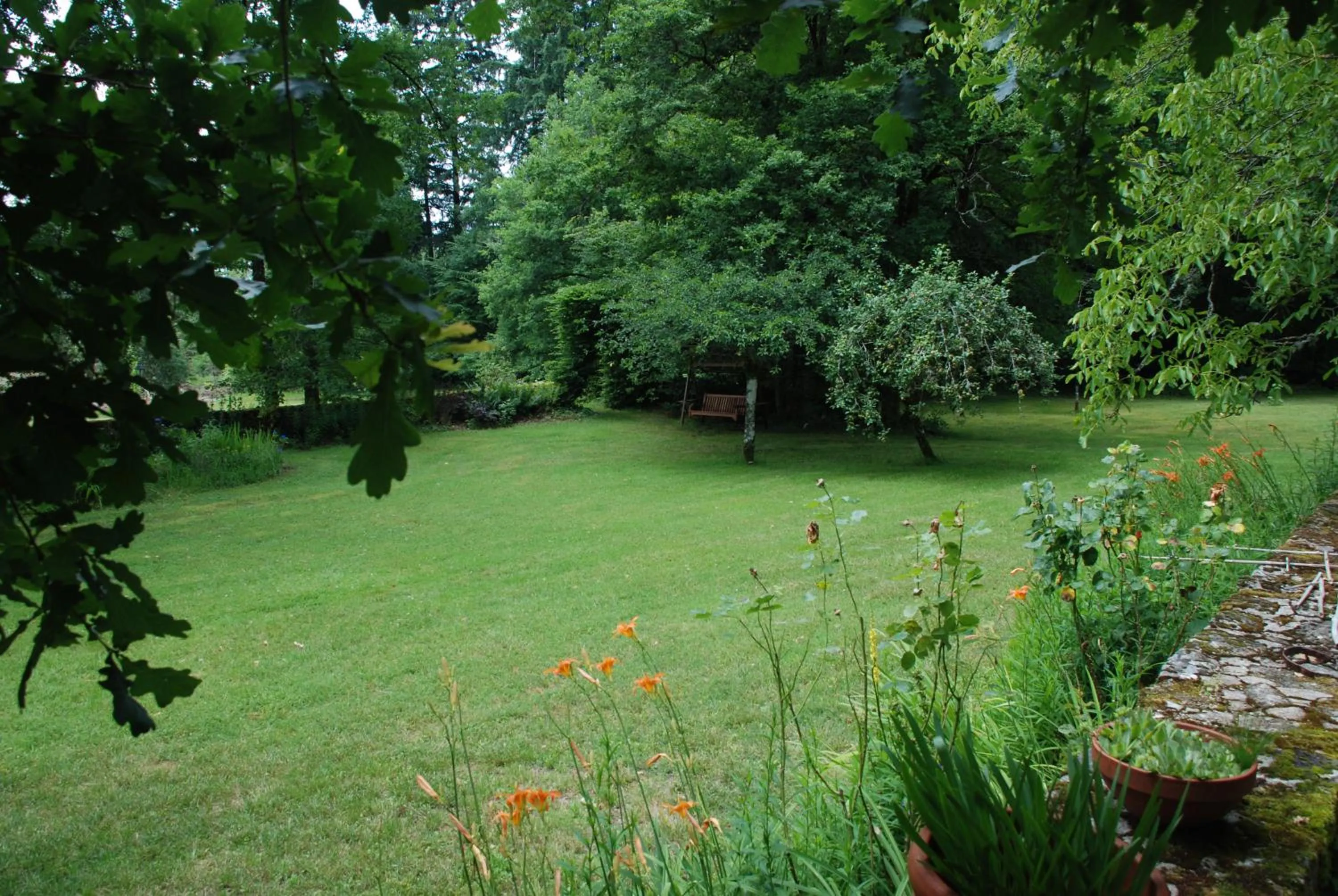 Garden in B&B Chateau le Bois