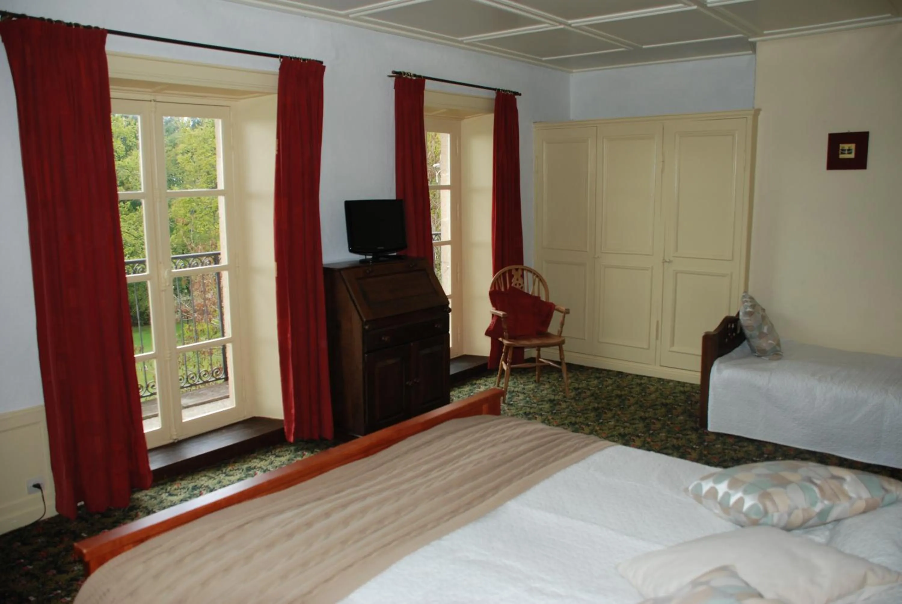 Photo of the whole room, Bed in B&B Chateau le Bois