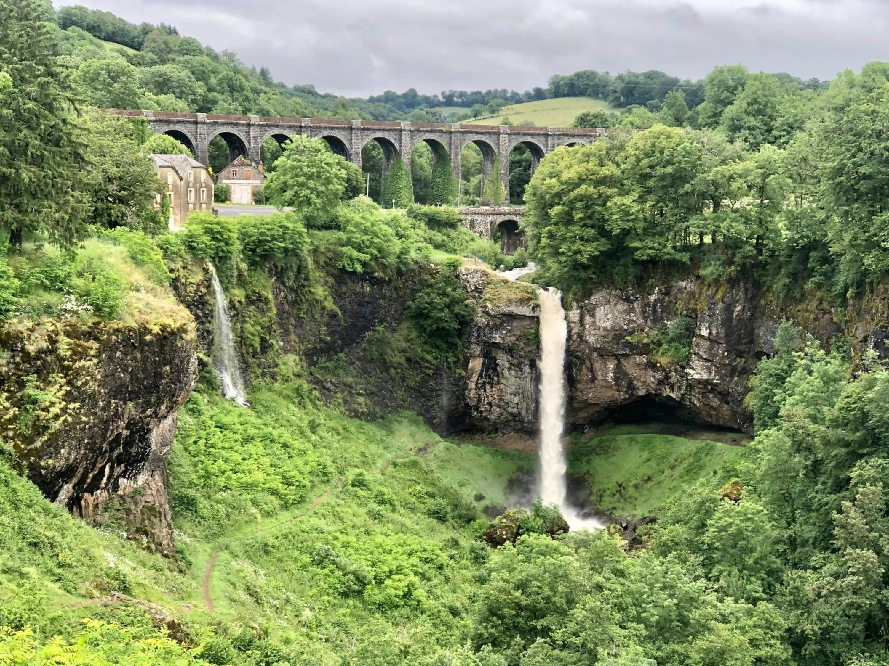 Natural landscape in B&B Chateau le Bois