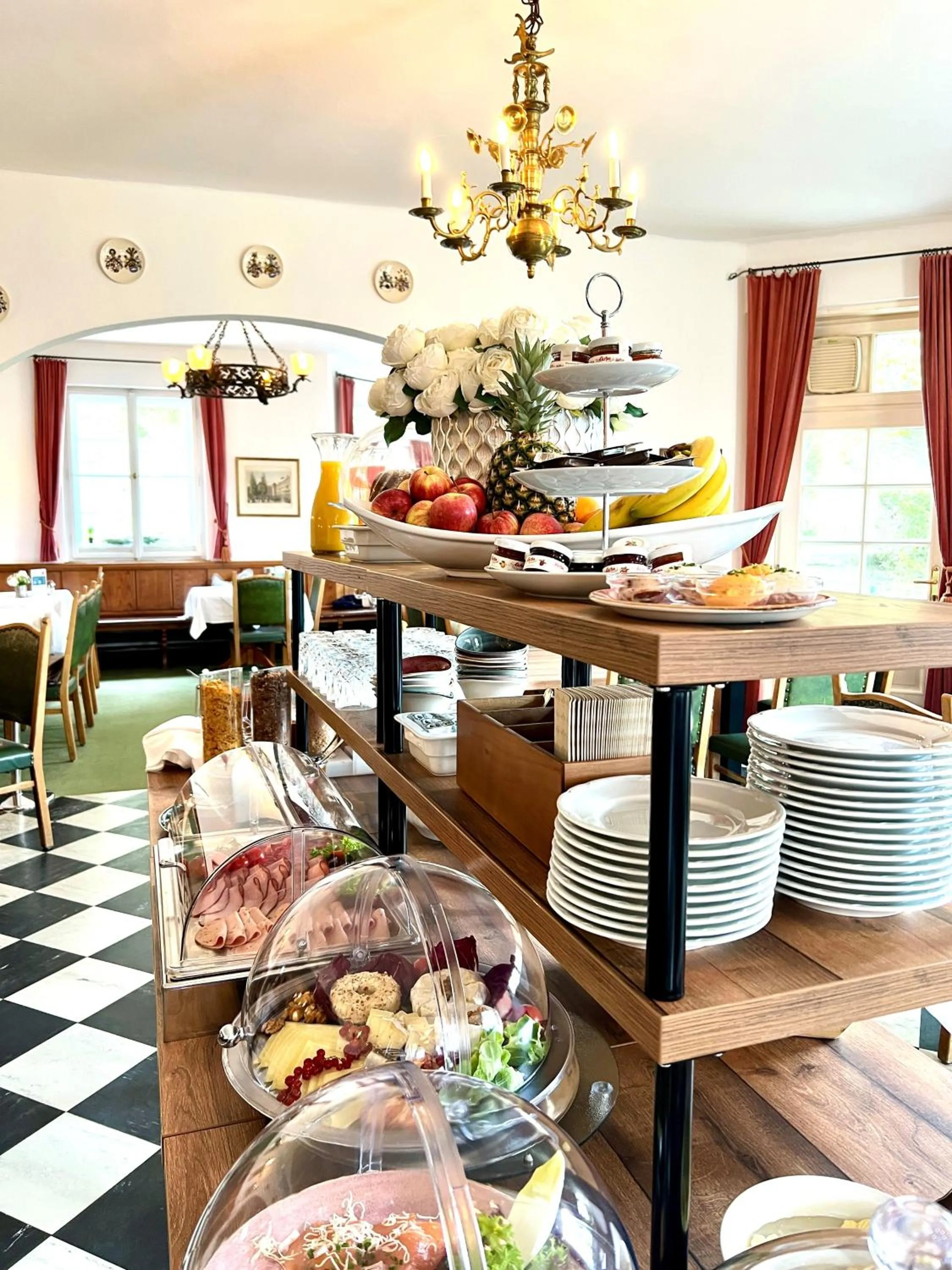 Breakfast in Hotel Restaurant Grünwalderhof