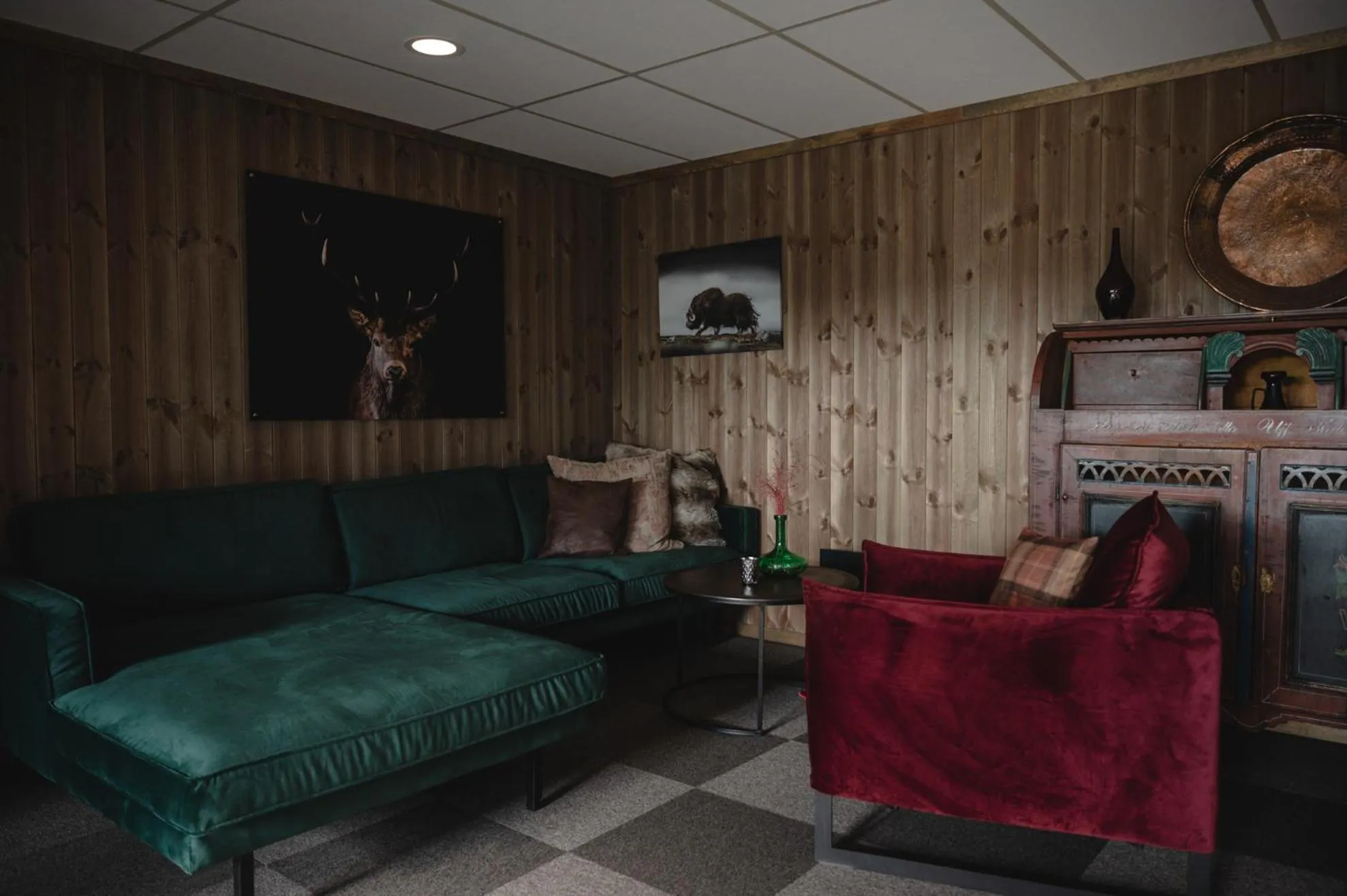 Communal lounge/ TV room in Trolltun Hotel & Hytter