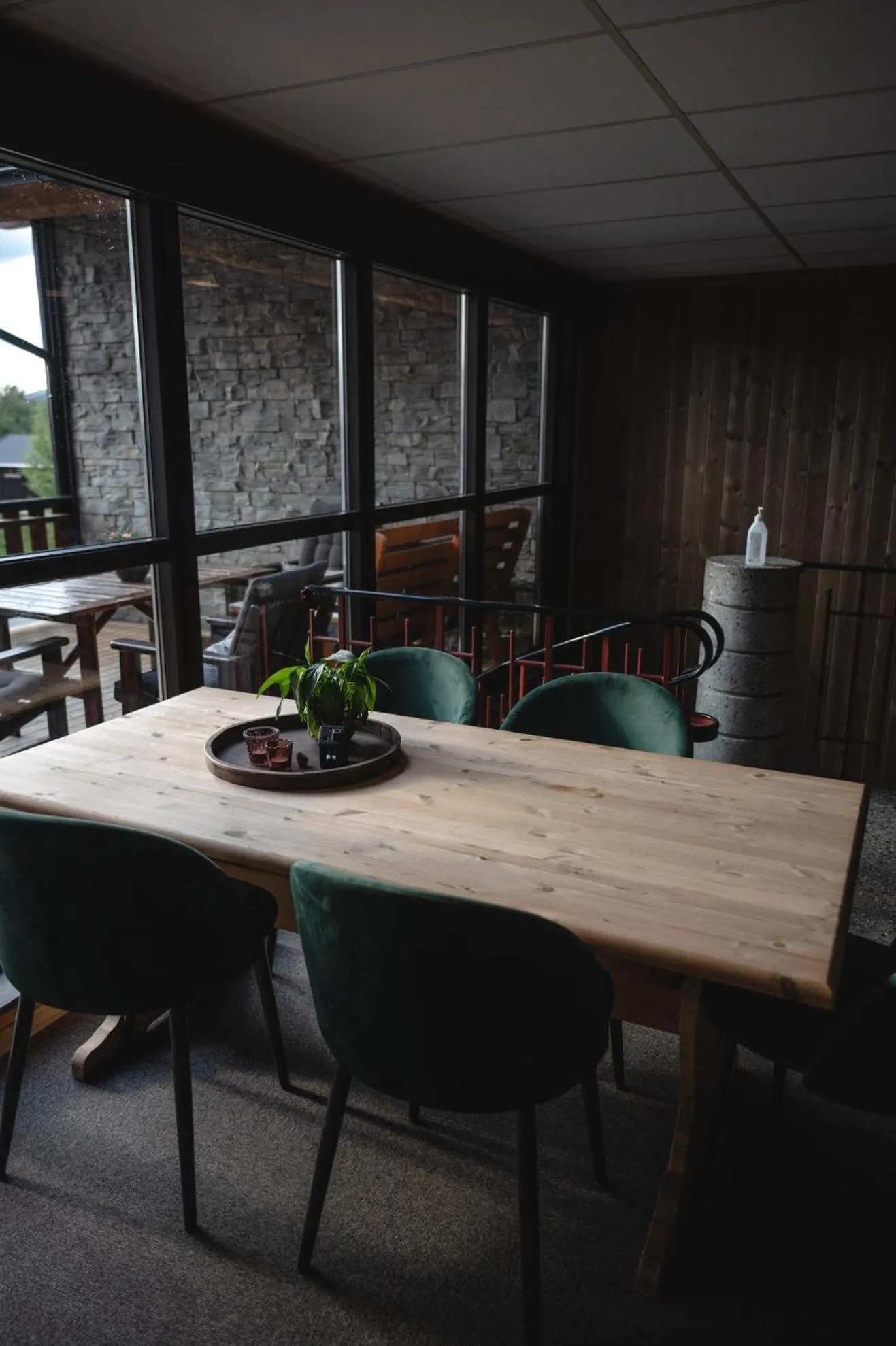 Communal lounge/ TV room in Trolltun Hotel & Hytter