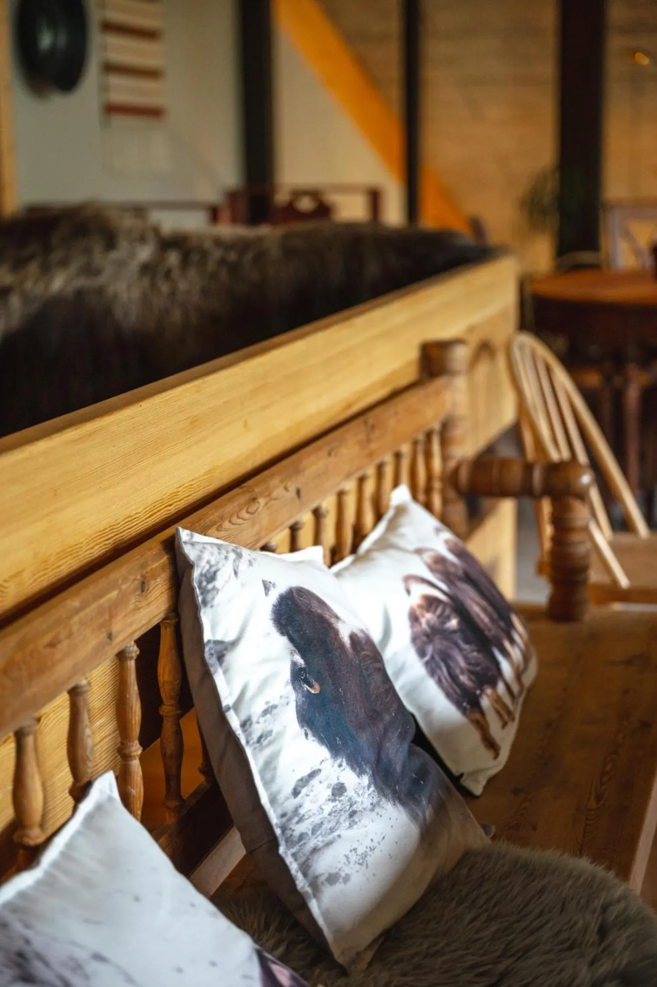 Communal lounge/ TV room, Bed in Trolltun Hotel & Hytter