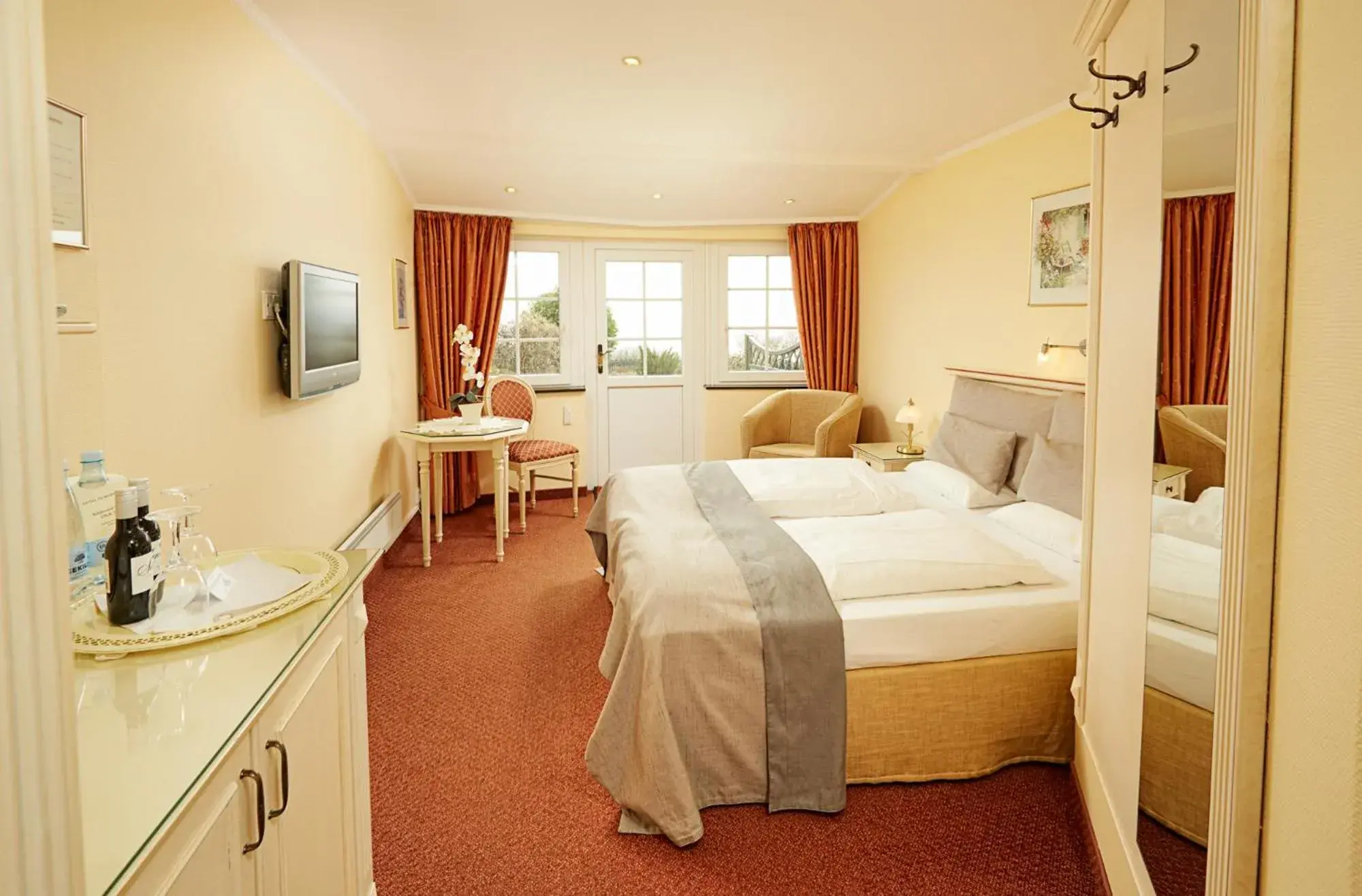 Deluxe Double Room with Terrace and Sea View in Hotel Fjordkroen Deluxe Double Room with Terrace and Sea View in Hotel Fjordkroen