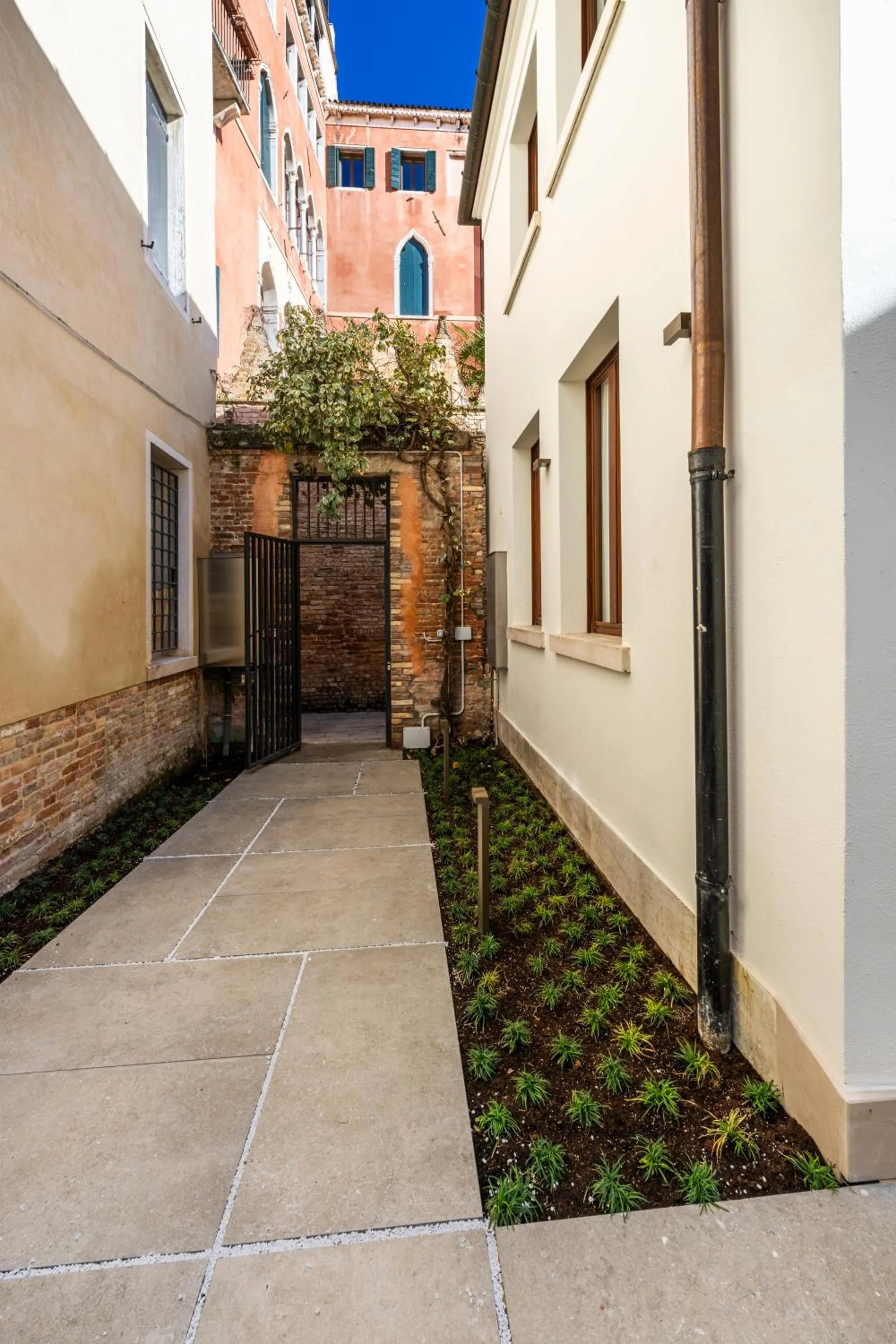 Facade/entrance in Acca Hotel