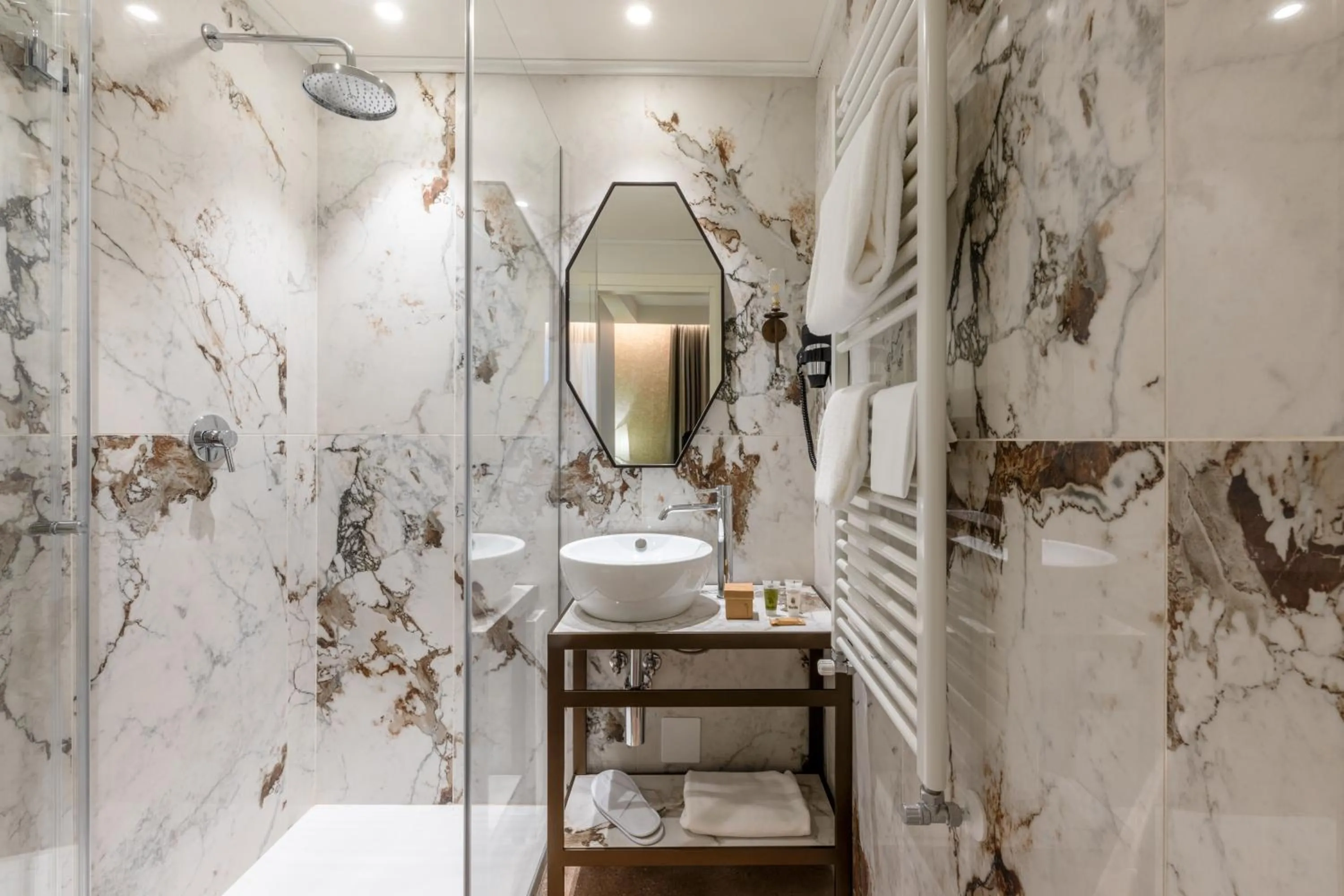 Shower in Acca Hotel