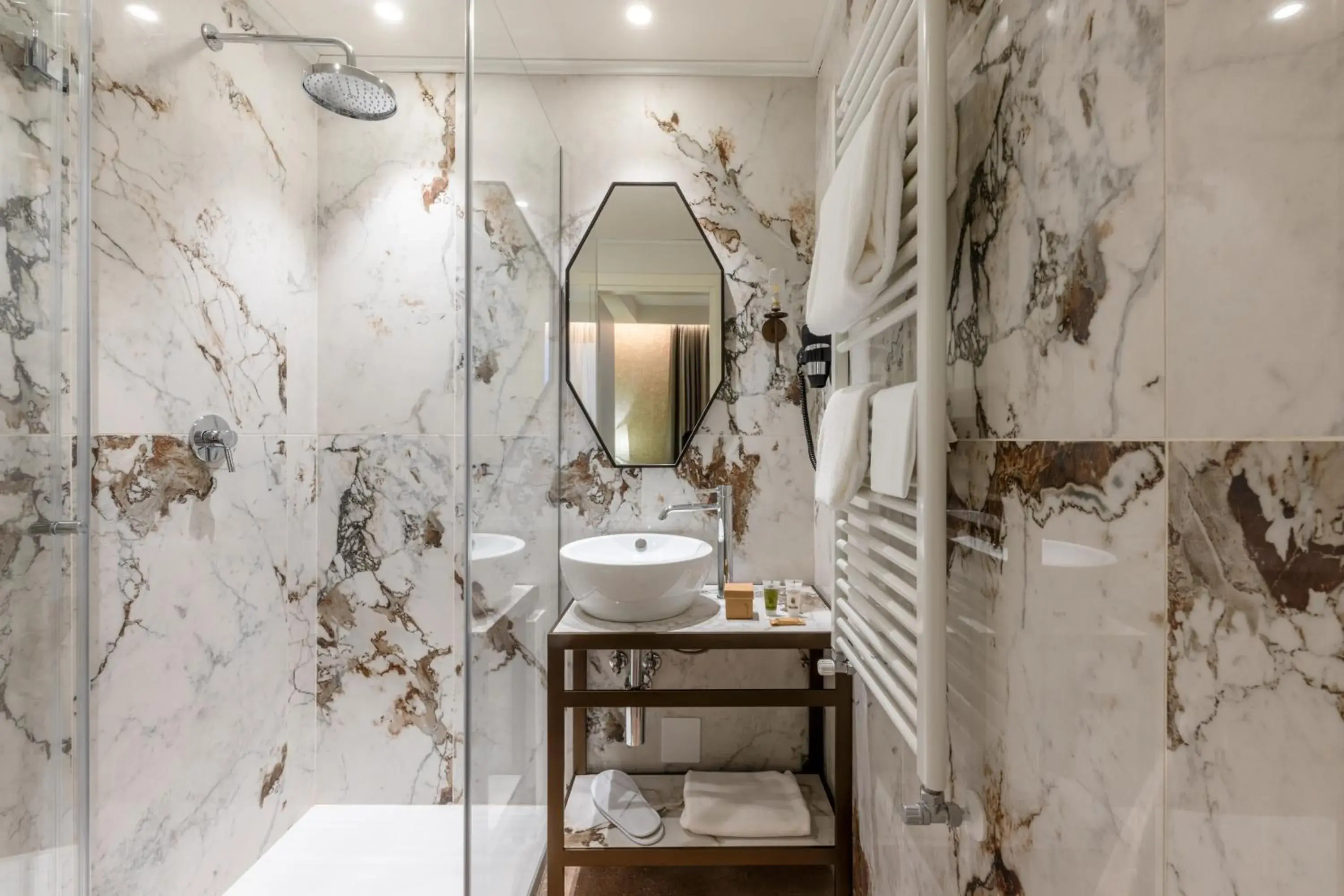 Single Room in Acca Hotel Single Room in Acca Hotel