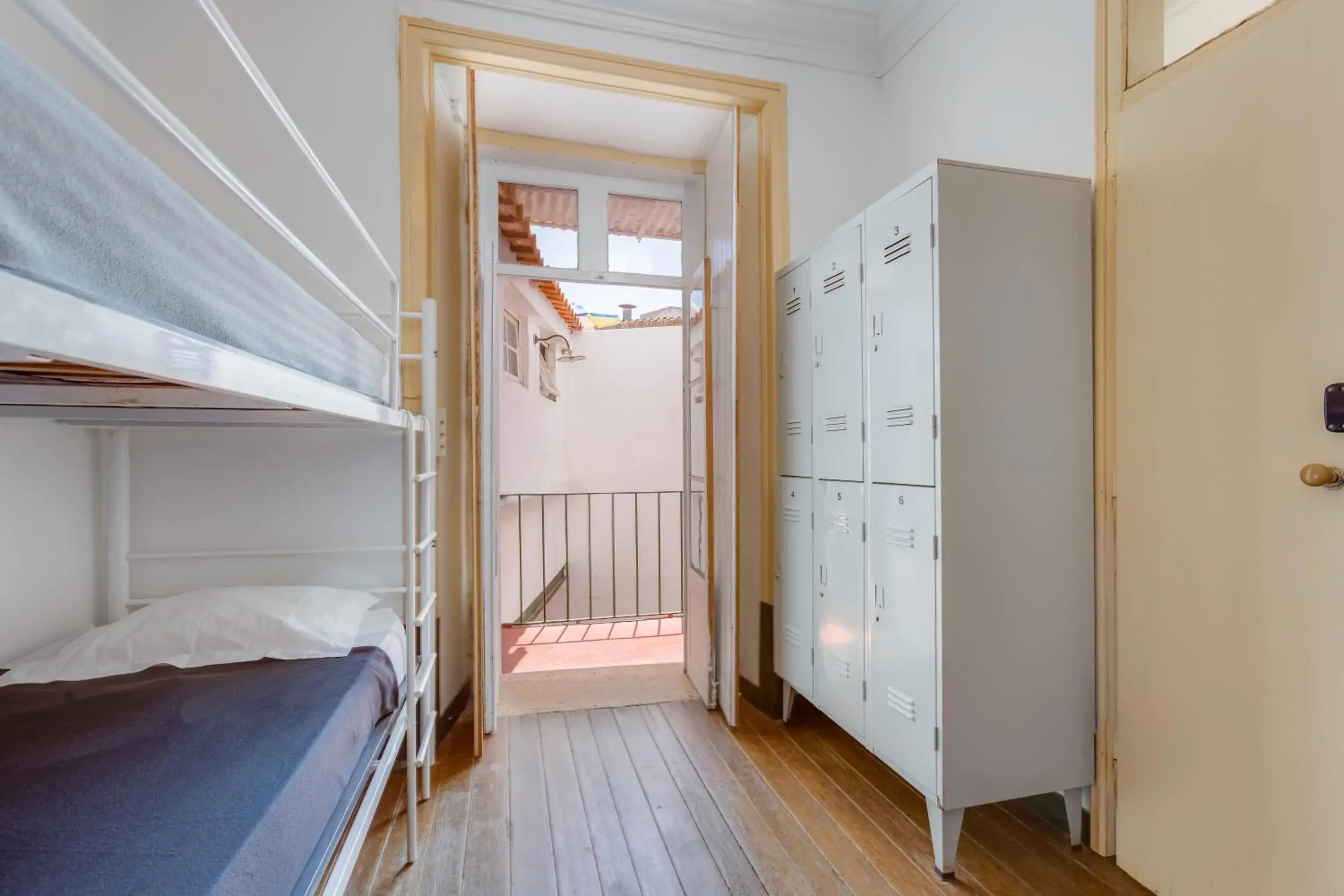 Single Bed in Male Dormitory Room in Suntrap Hostel Single Bed in Male Dormitory Room in Suntrap Hostel