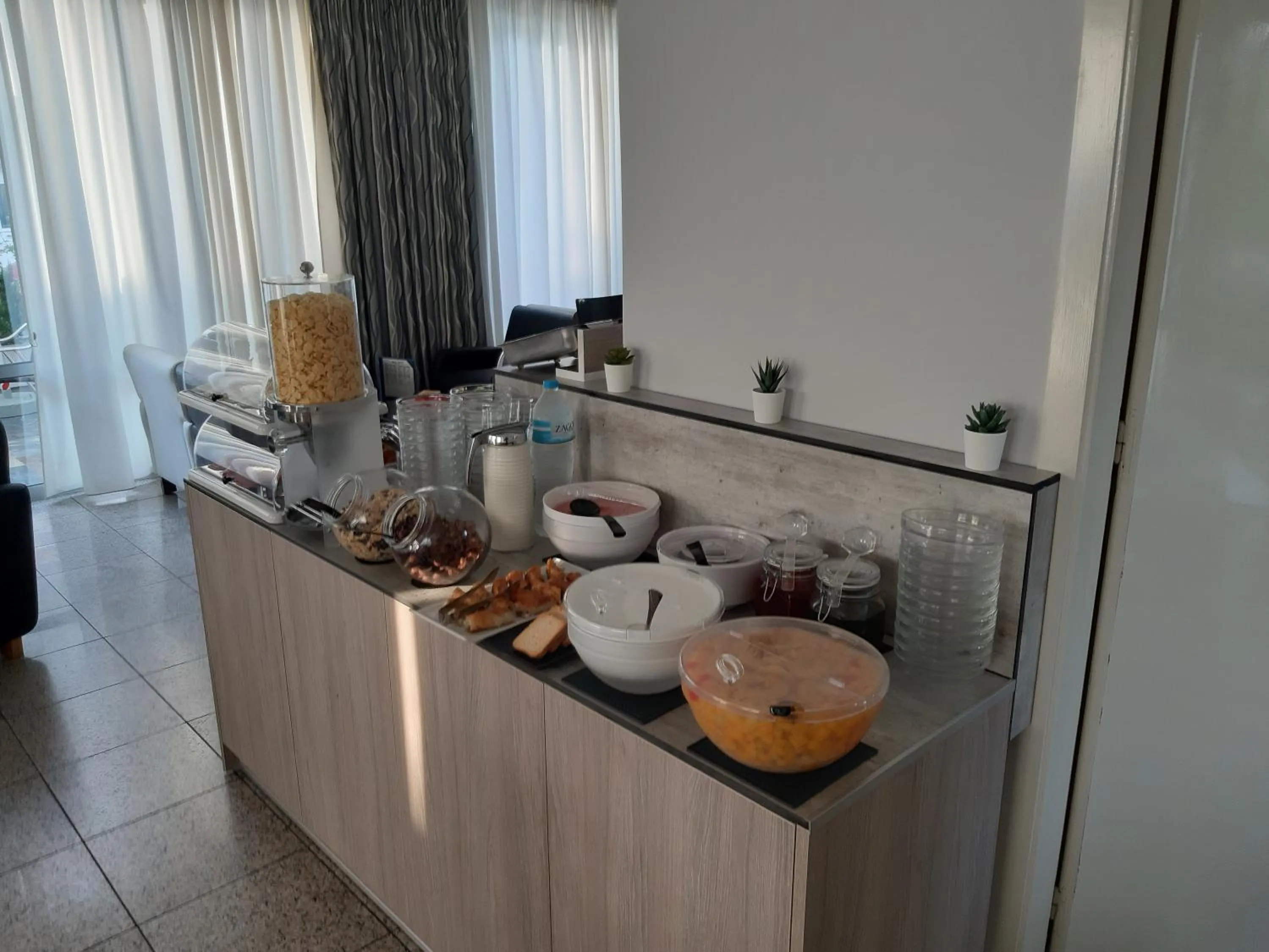 Food and drinks in Paritsa Hotel