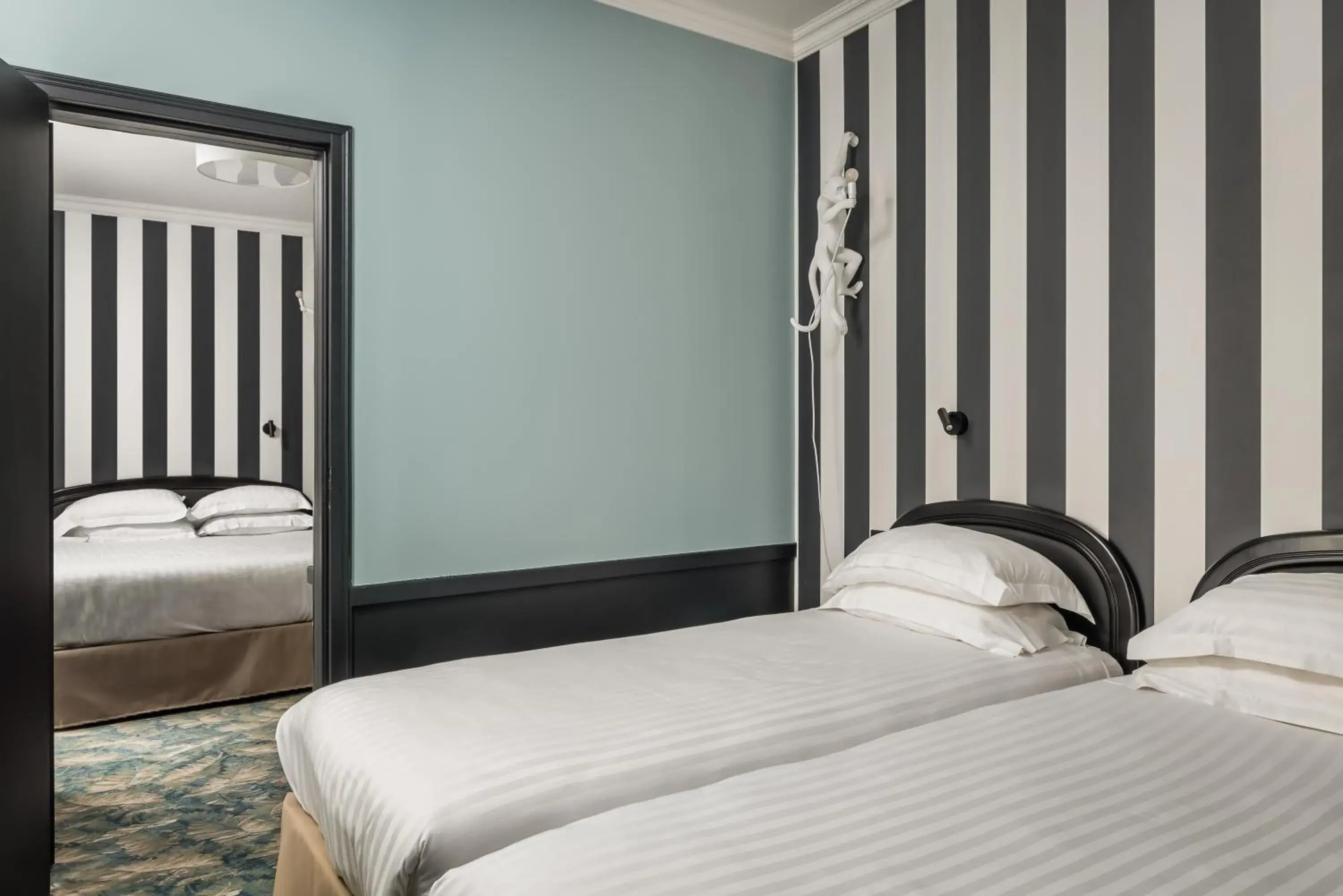 Photo of the whole room, Bed in Hotel Archetype Etoile Photo of the whole room, Bed in Hotel Archetype Etoile