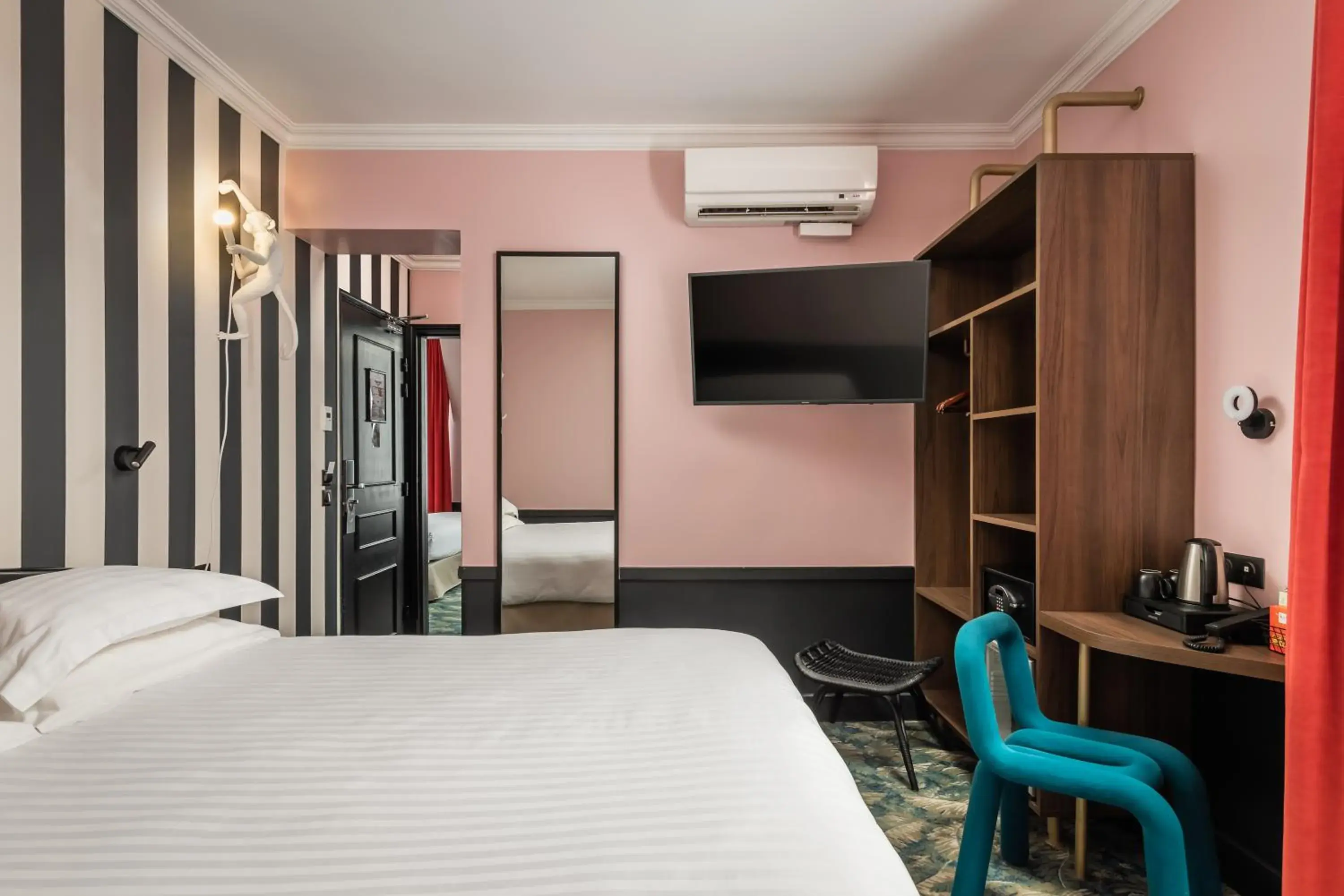 Photo of the whole room, Bed in Hotel Archetype Etoile Photo of the whole room, Bed in Hotel Archetype Etoile