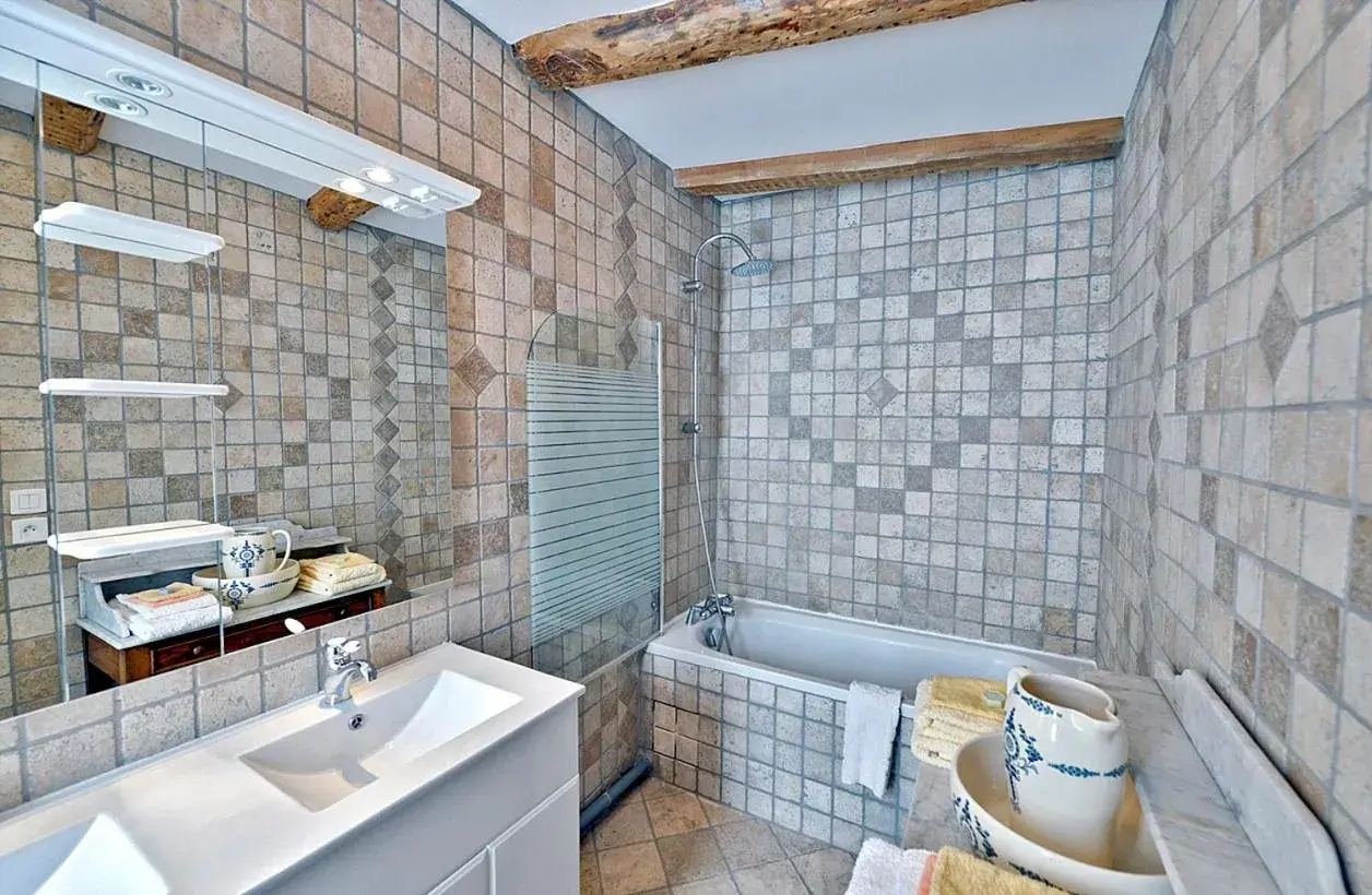 Double Room in Chateau du Terrail Double Room in Chateau du Terrail