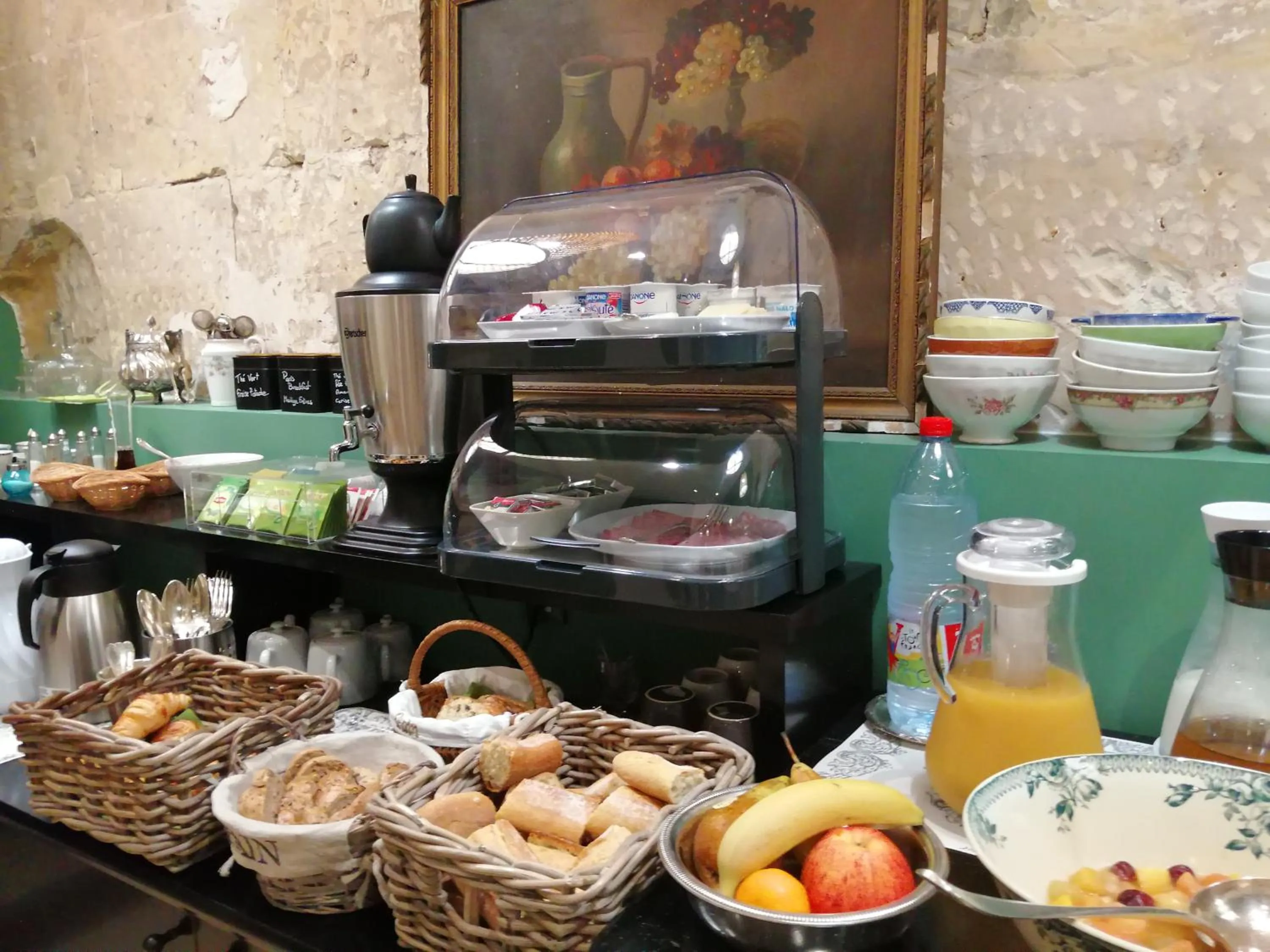 Buffet breakfast in Hotel Du Cygne Tours