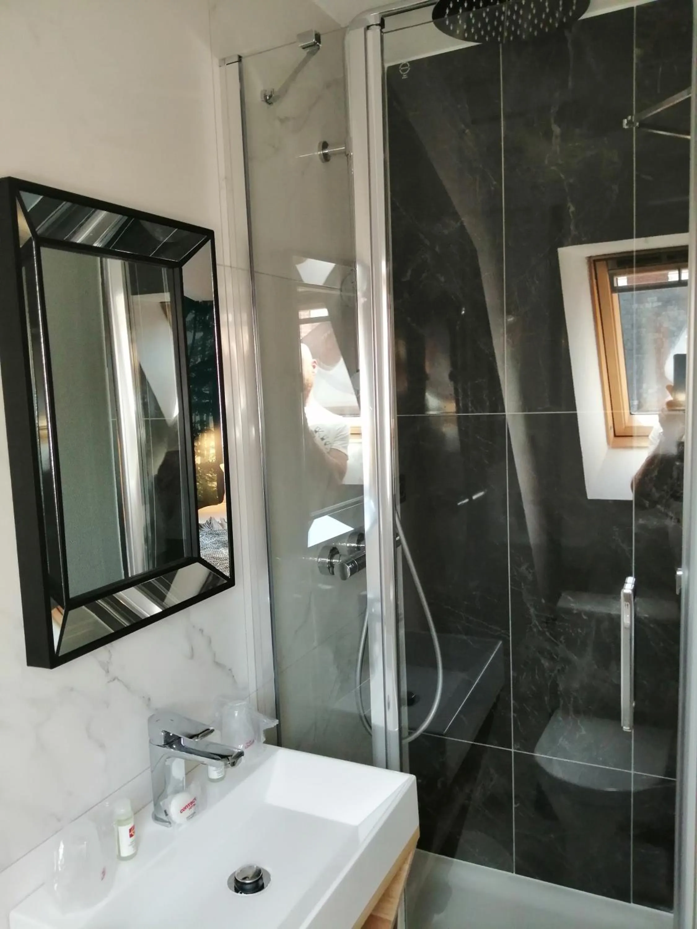 Shower in Hotel Du Cygne Tours