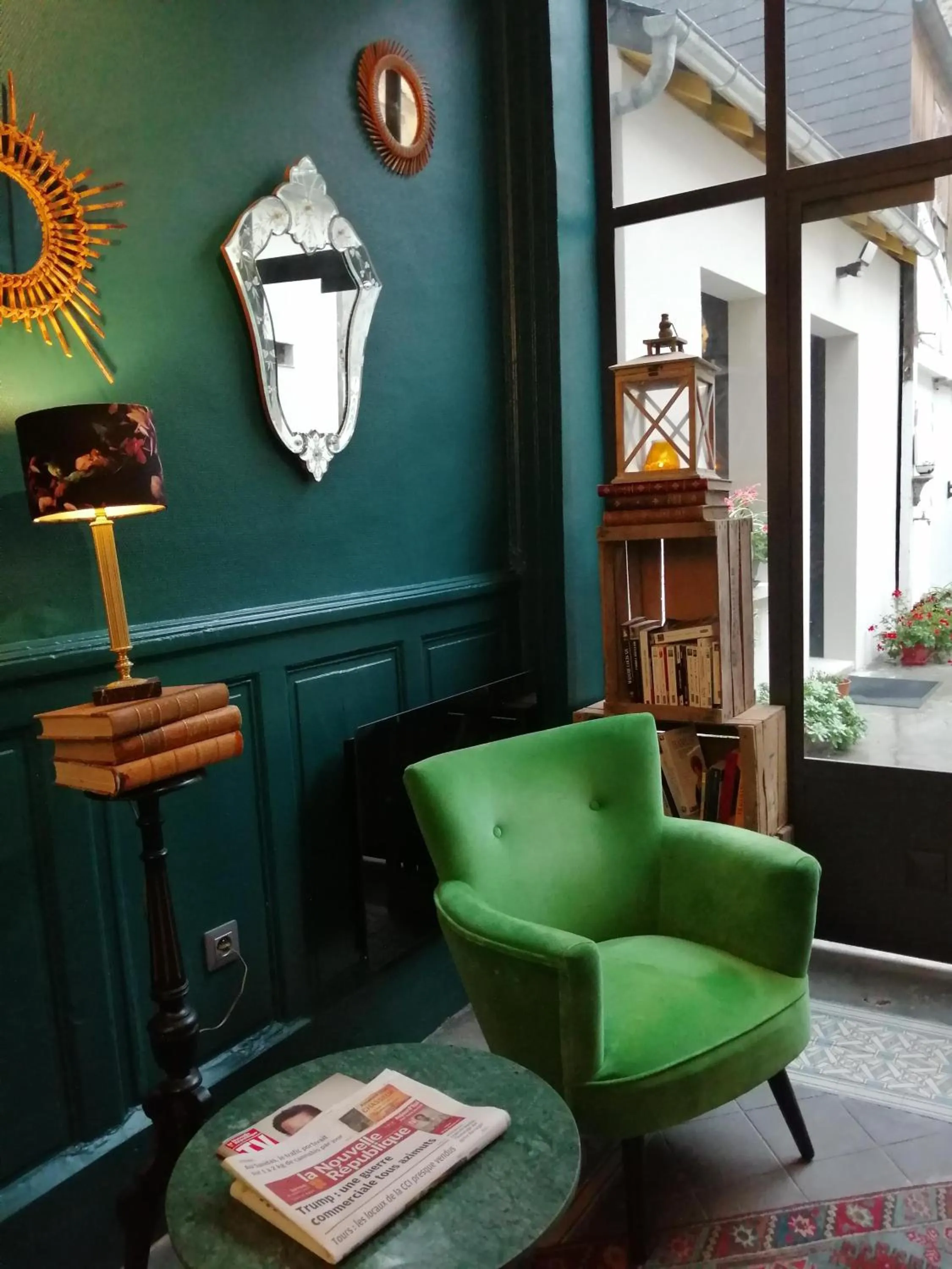 Library in Hotel Du Cygne Tours