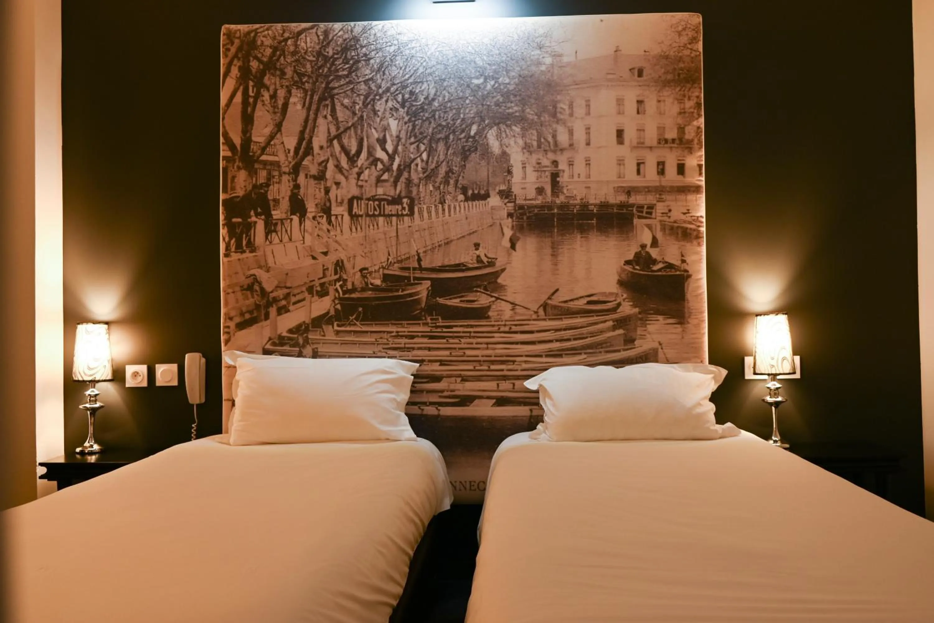 Bed in Hôtel Les Muses