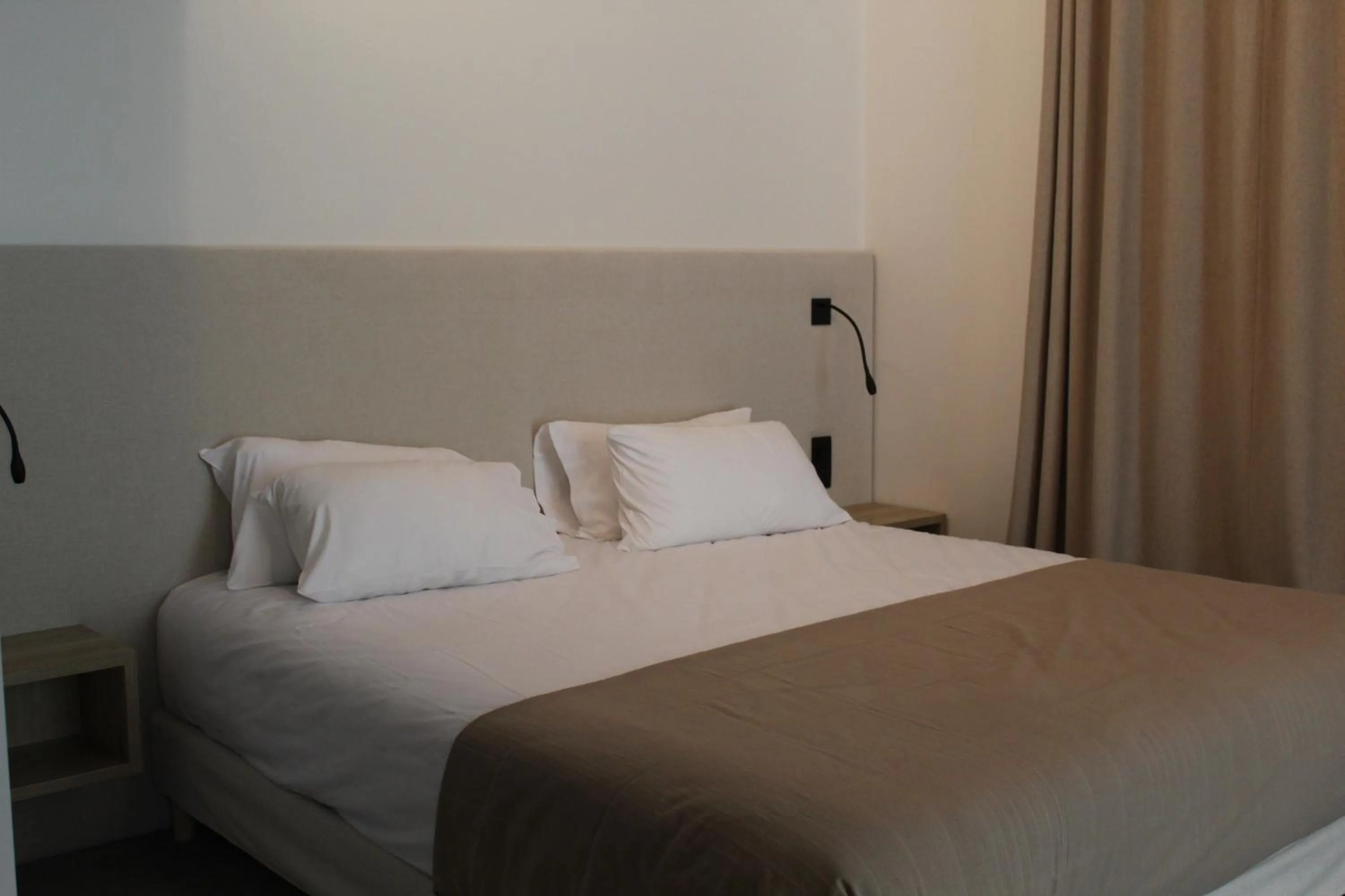 Bed in Hôtel Les Muses