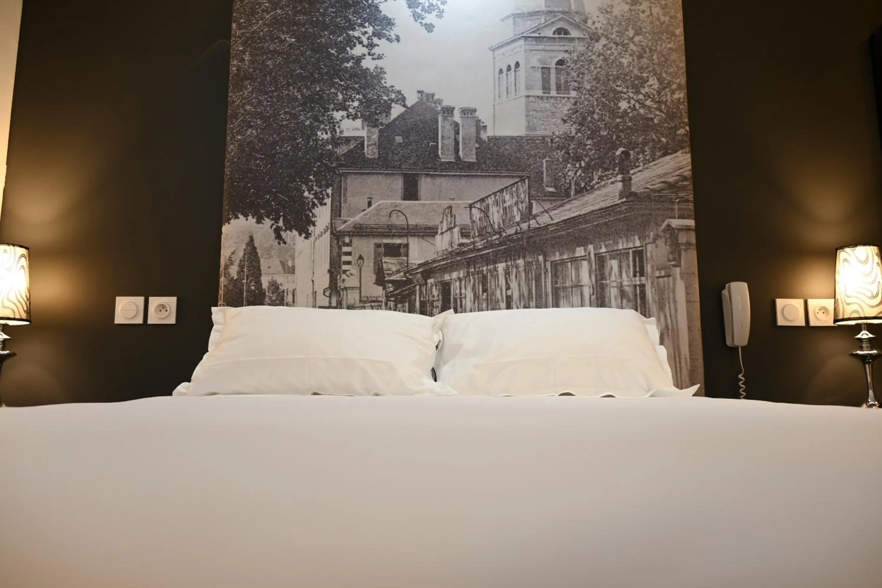 Bed in Hôtel Les Muses