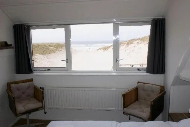 Bedroom, Bed in Strandhotel Terschelling B&B