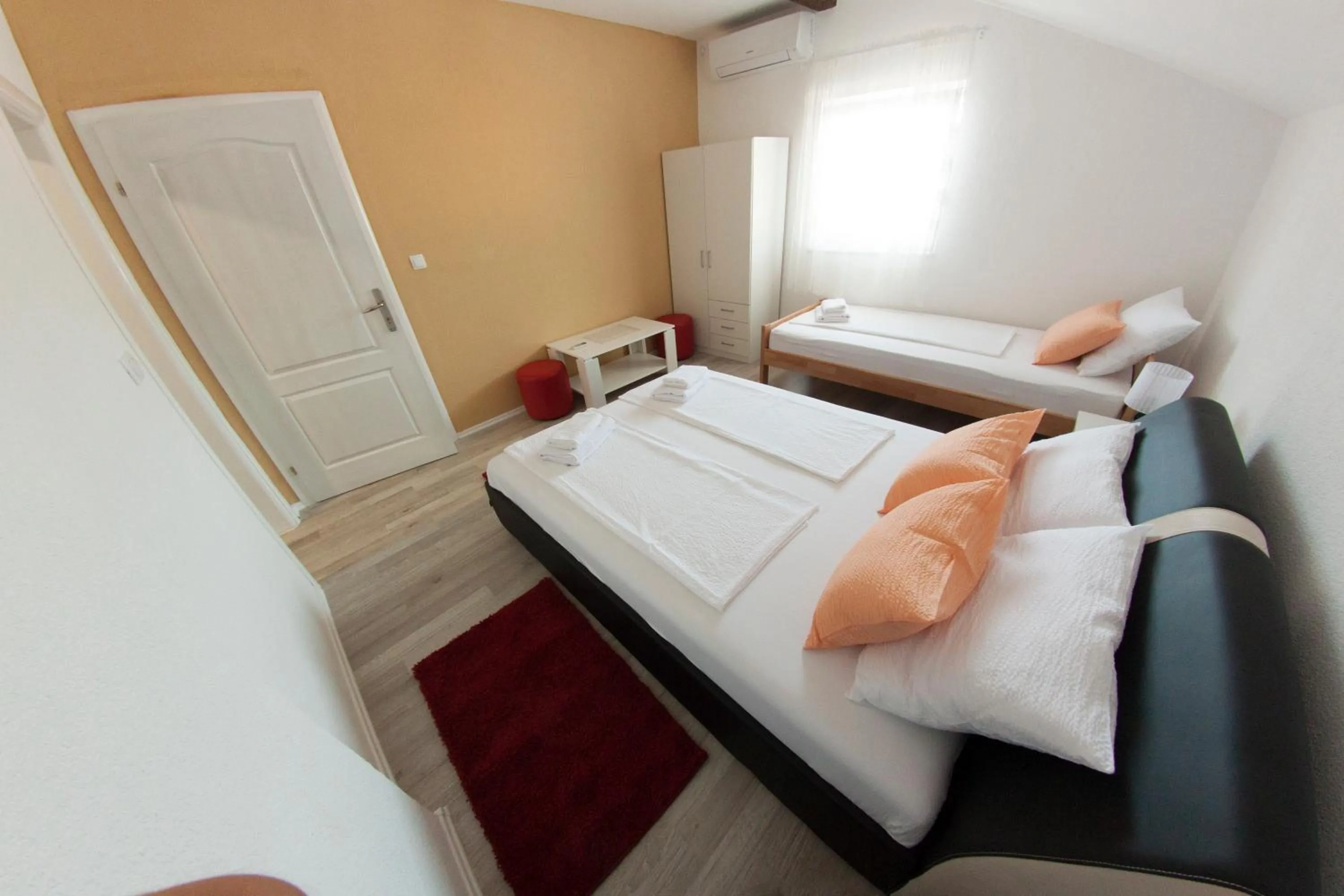 Apartment with Balcony in King San