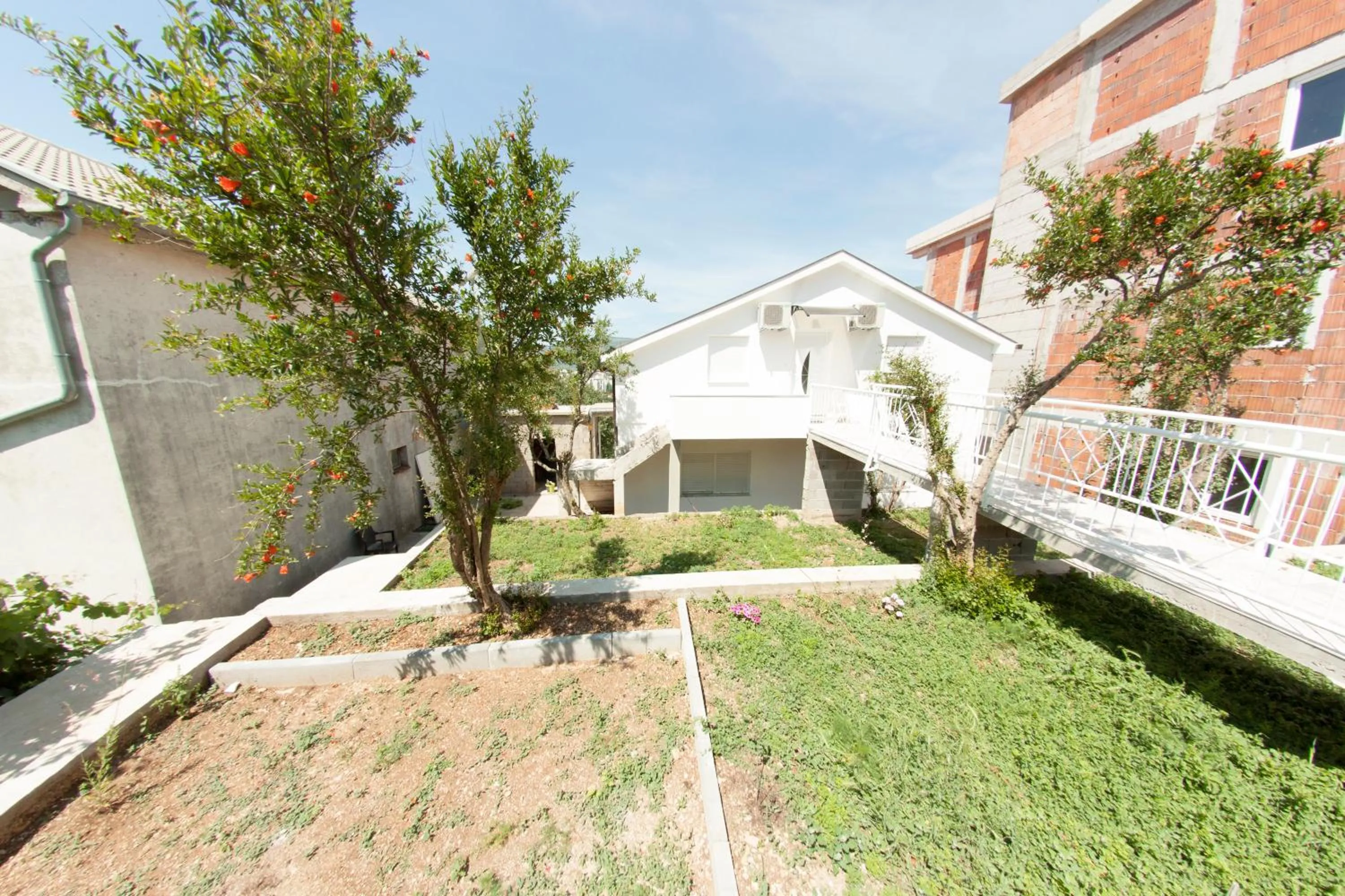 Apartment with Balcony in King San