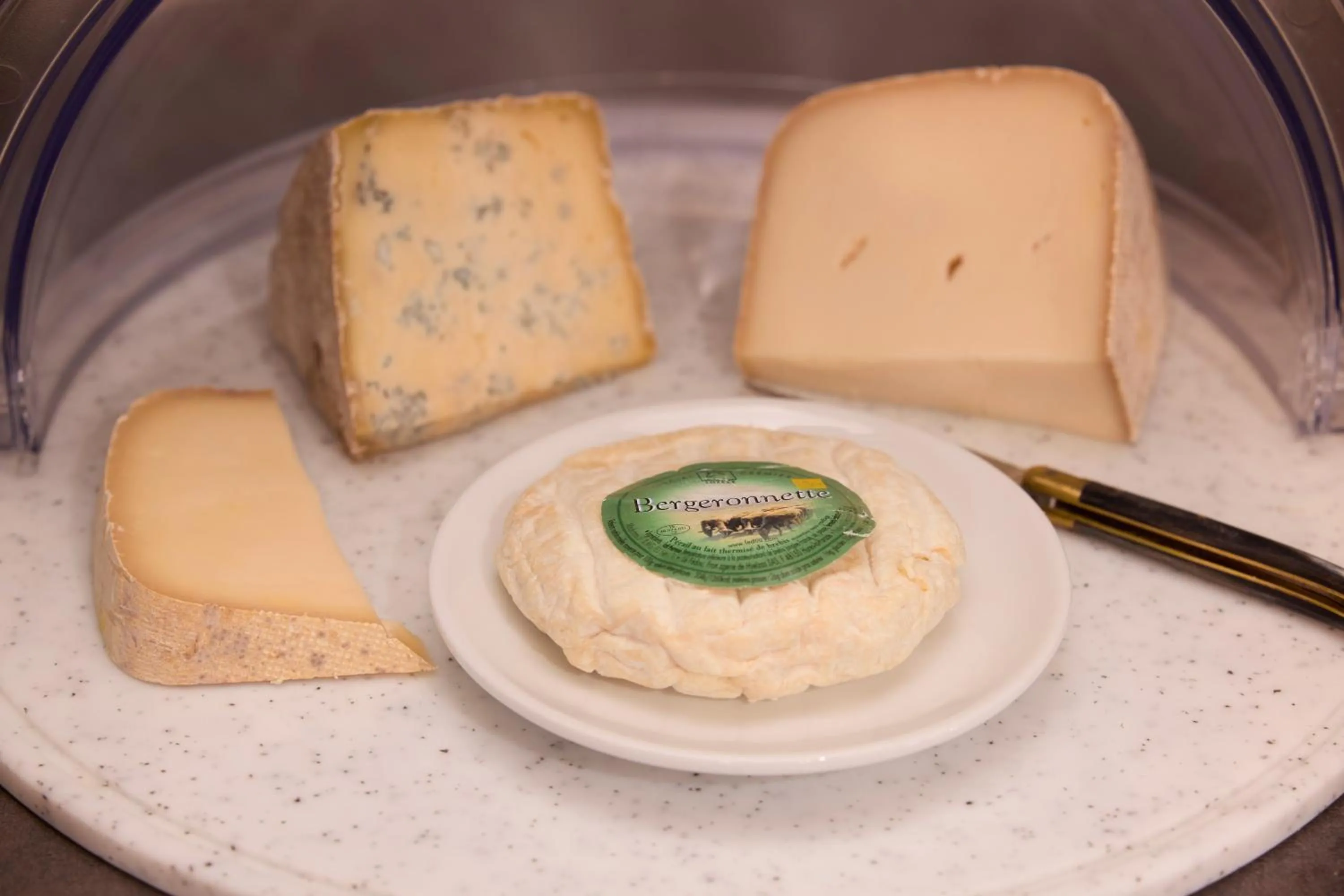 Breakfast in Hôtel-Restaurant Le Calice Du Gevaudan - A75