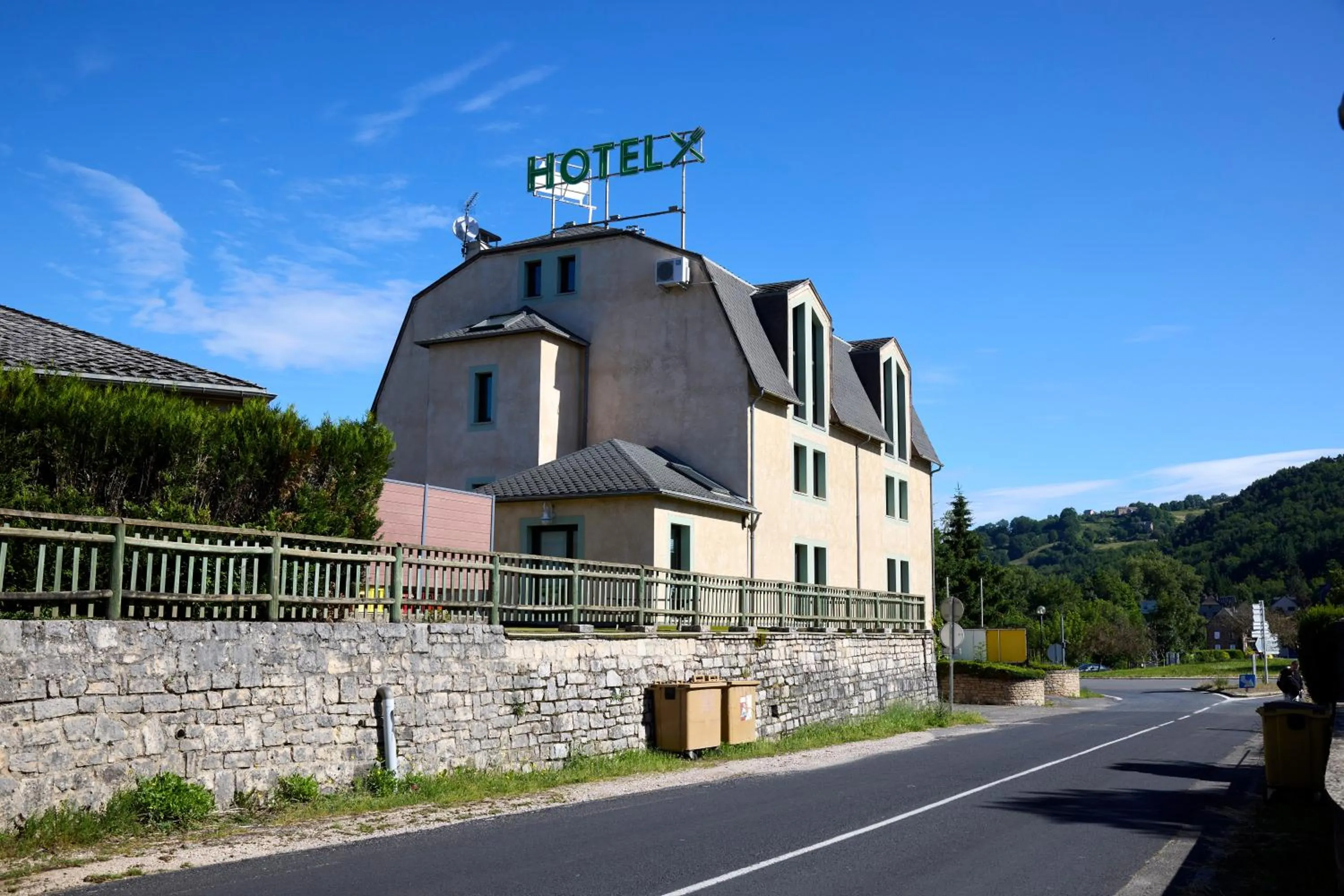 Property building in Hôtel-Restaurant Le Calice Du Gevaudan - A75