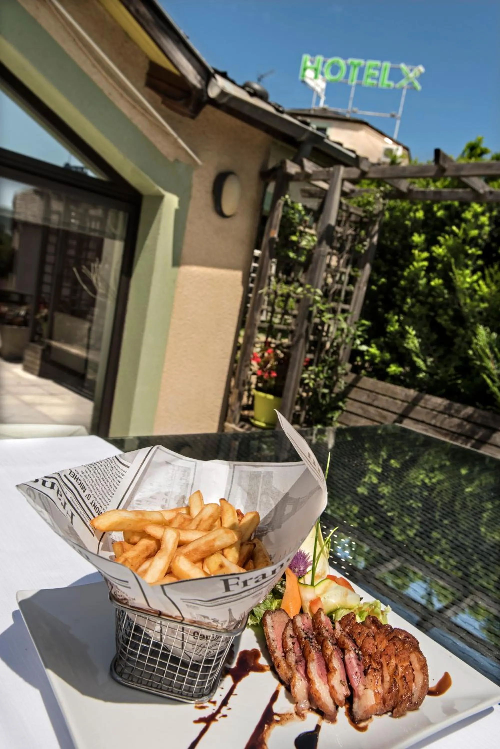 Food in Hôtel-Restaurant Le Calice Du Gevaudan - A75