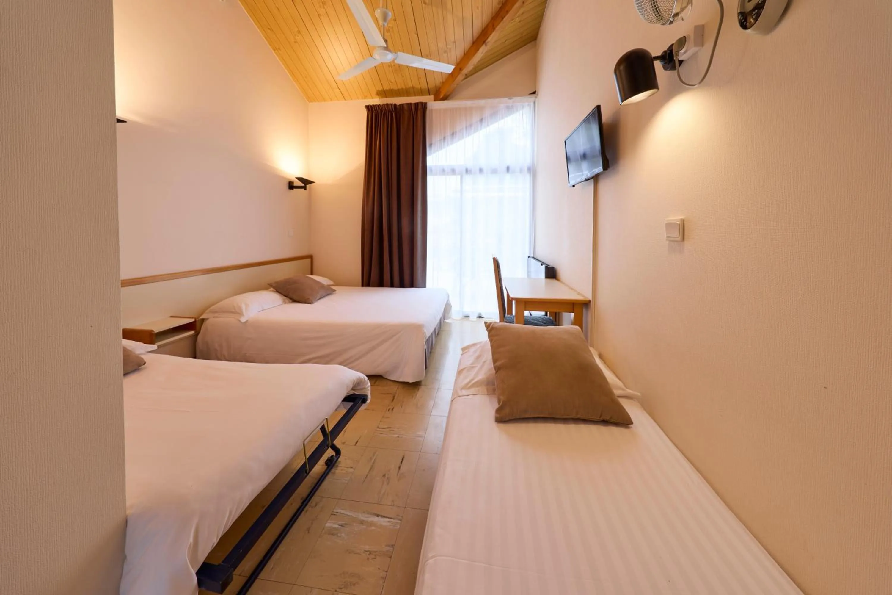 Photo of the whole room, Bed in Hôtel-Restaurant Le Calice Du Gevaudan - A75