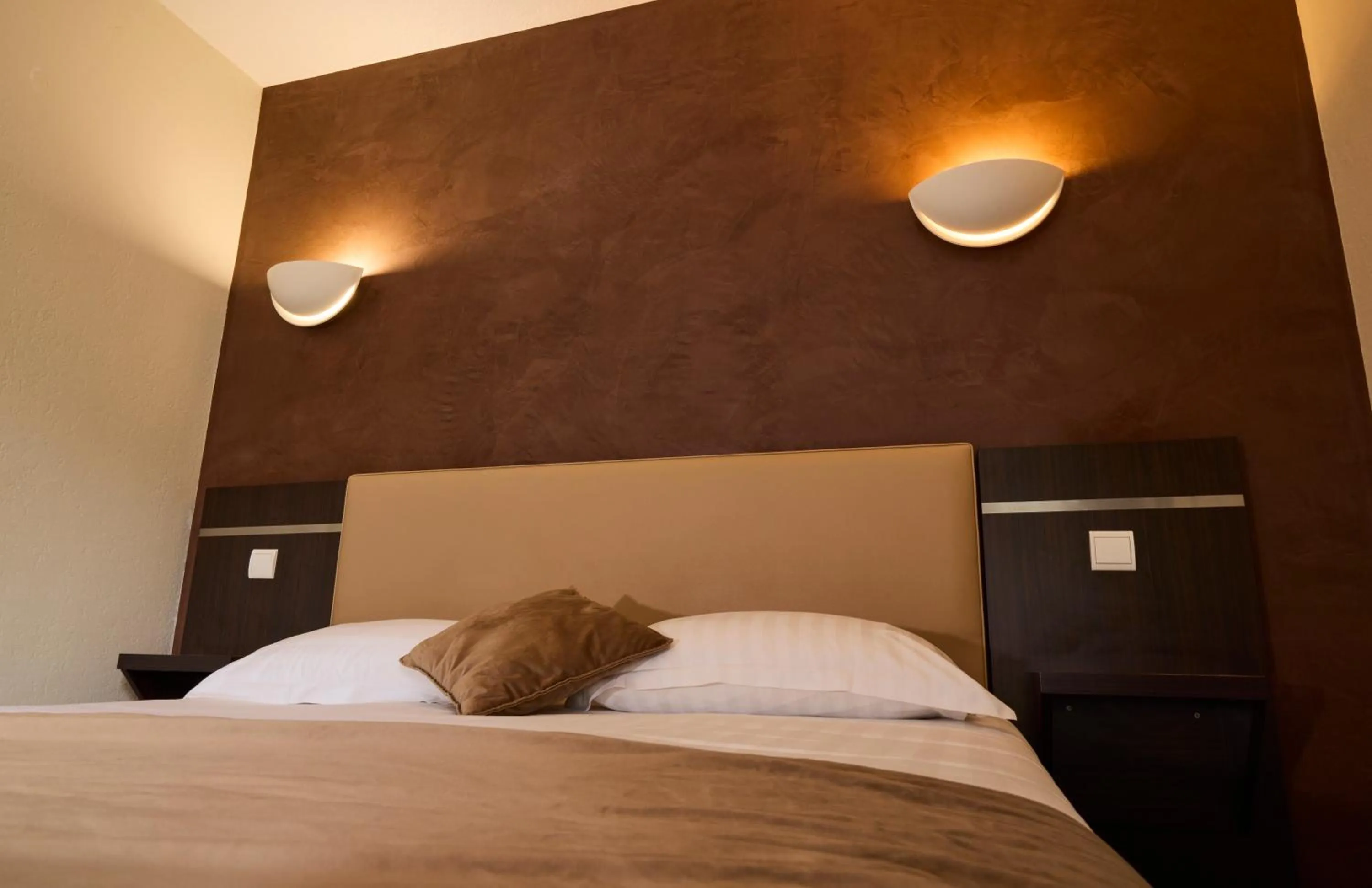 Bedroom, Bed in Hôtel-Restaurant Le Calice Du Gevaudan - A75