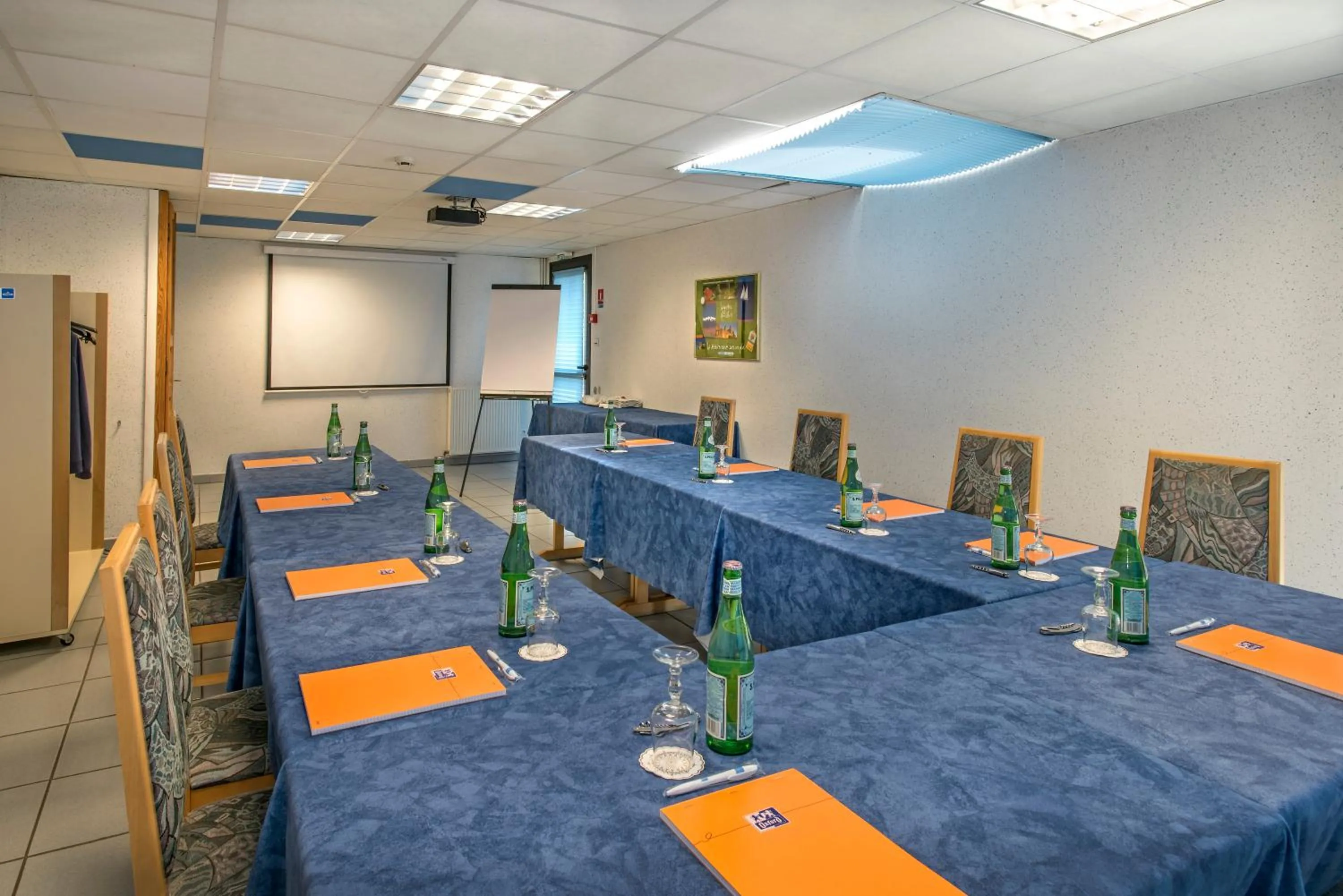 Meeting/conference room in Hôtel-Restaurant Le Calice Du Gevaudan - A75