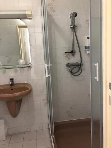 Shower in Hôtel-Restaurant Le Calice Du Gevaudan - A75