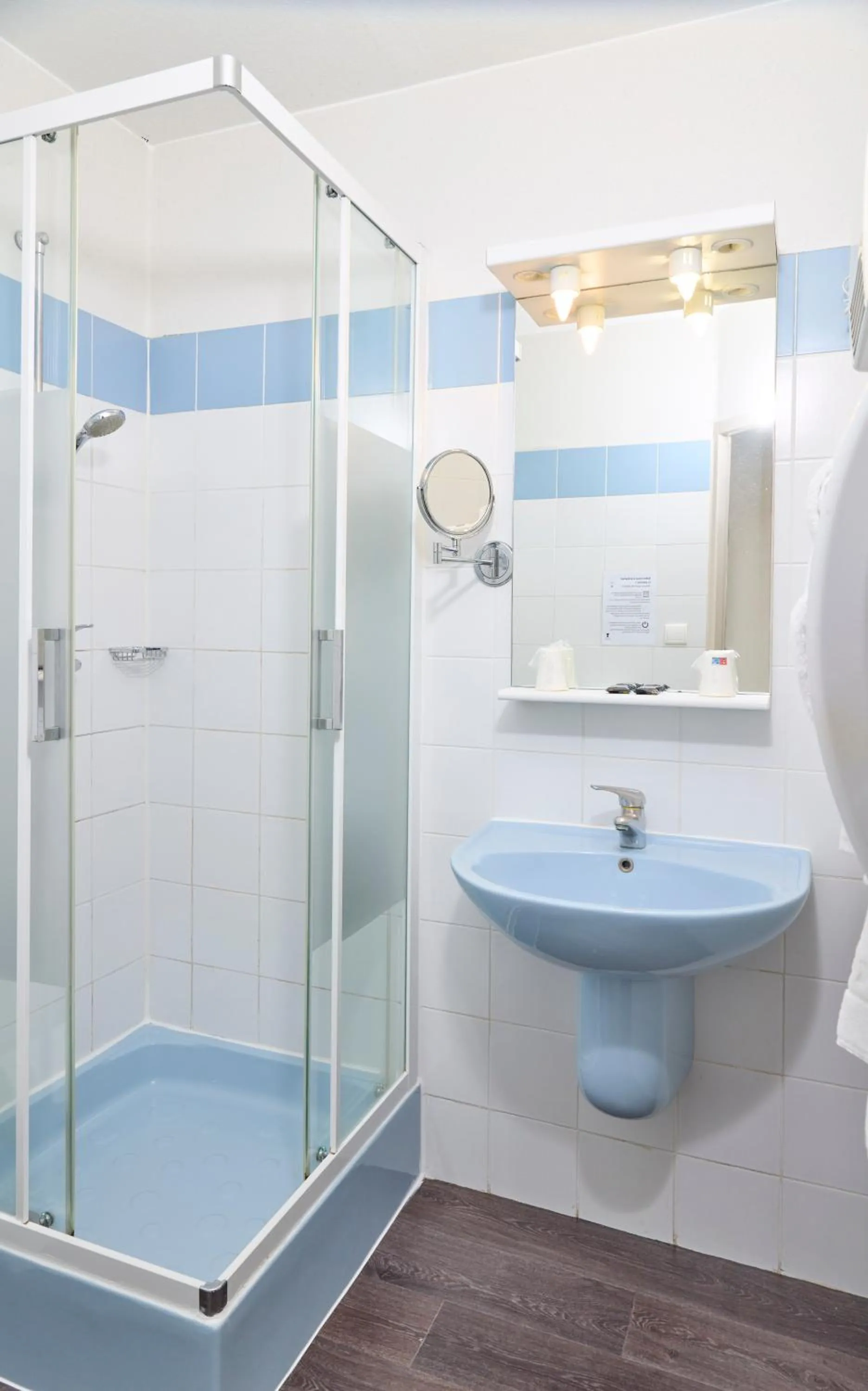 Bathroom in Hôtel-Restaurant Le Calice Du Gevaudan - A75