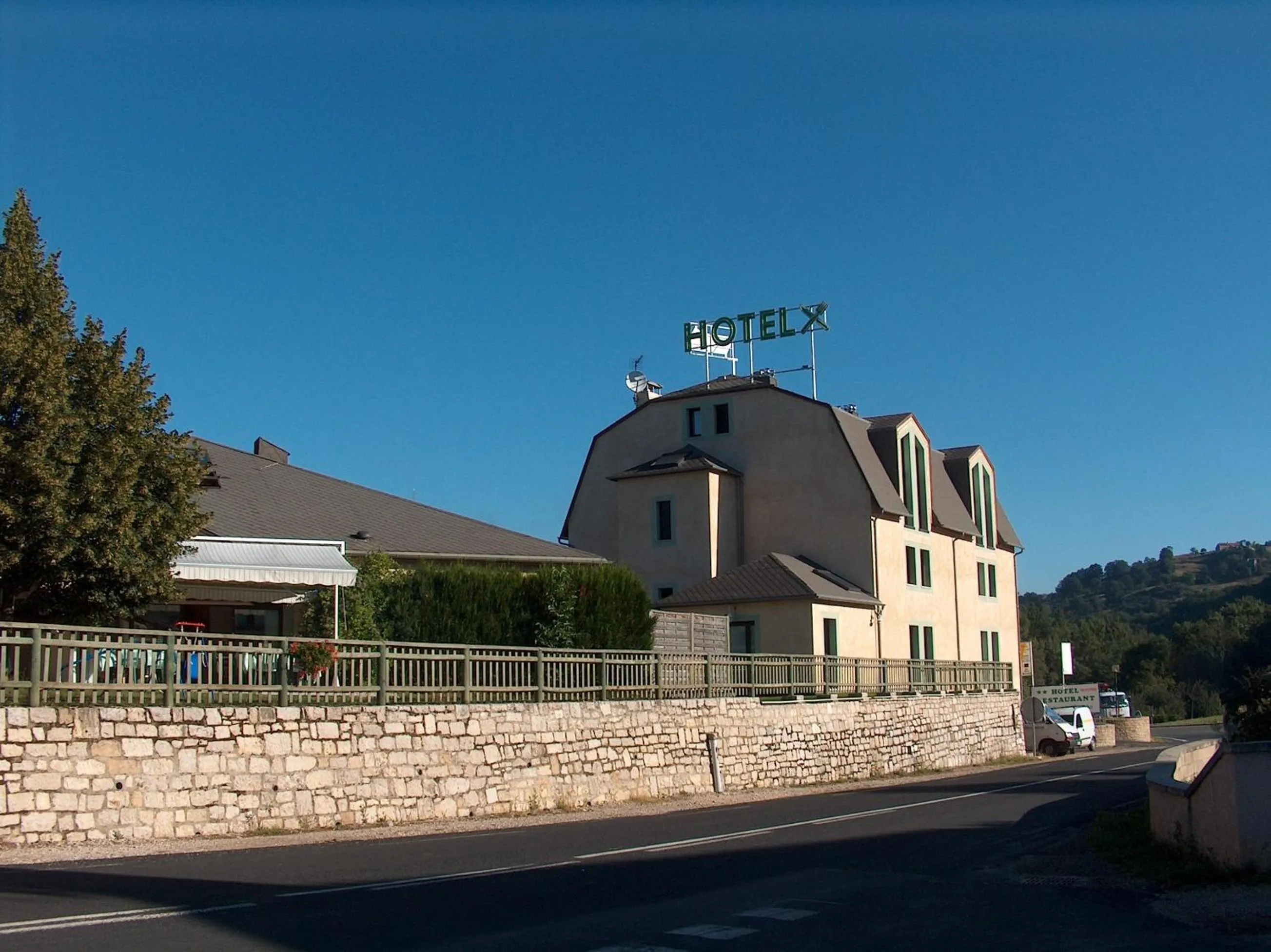 Facade/entrance in Hôtel-Restaurant Le Calice Du Gevaudan - A75