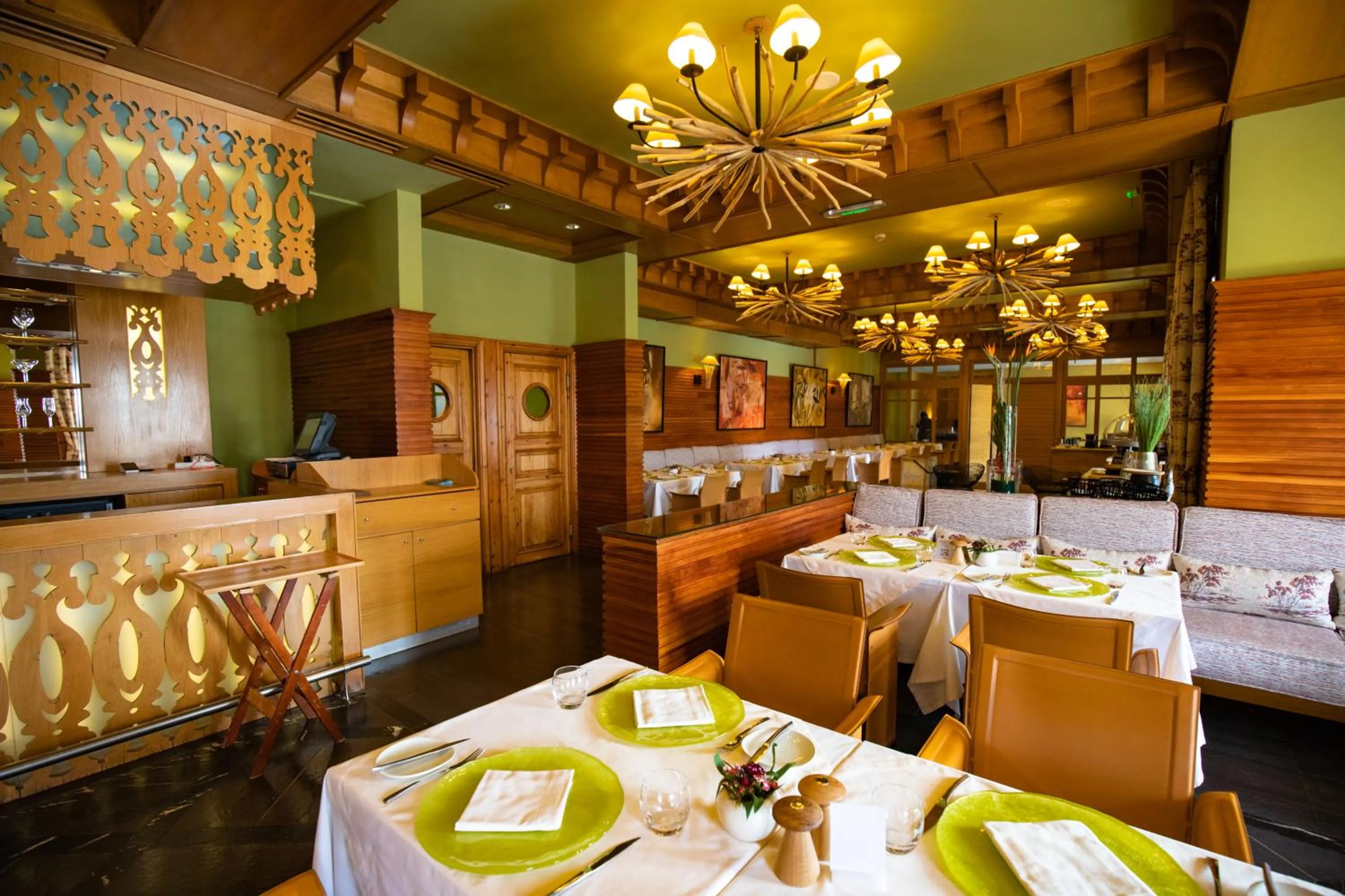 Restaurant/places to eat in Michlifen Resort & Golf