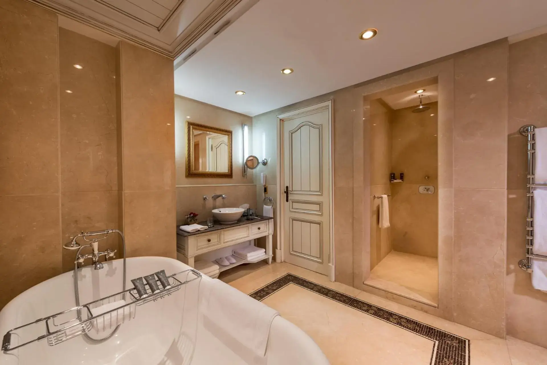 Shower in Michlifen Resort & Golf Shower in Michlifen Resort & Golf