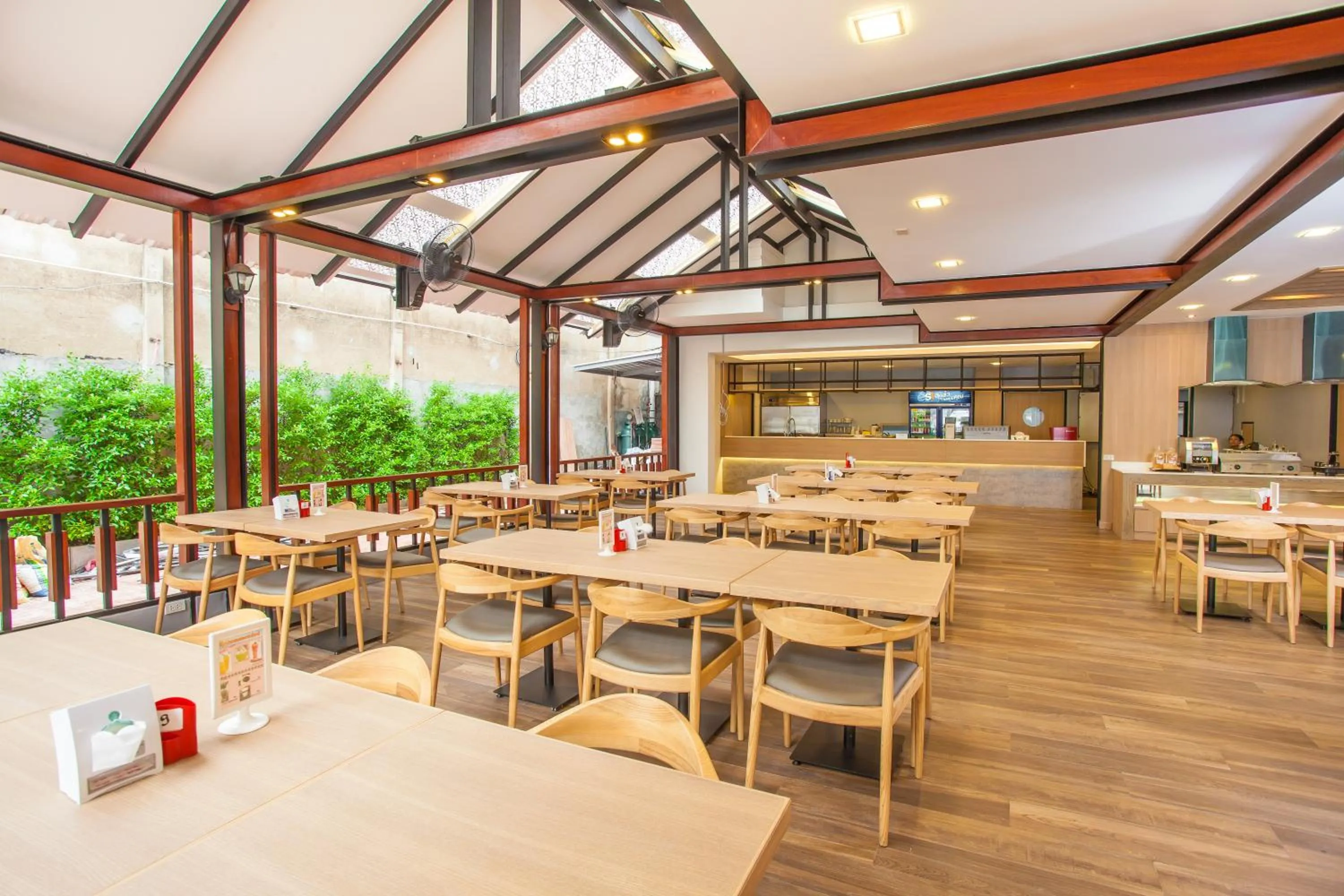 Restaurant/places to eat in New Siam Palace Ville Hotel