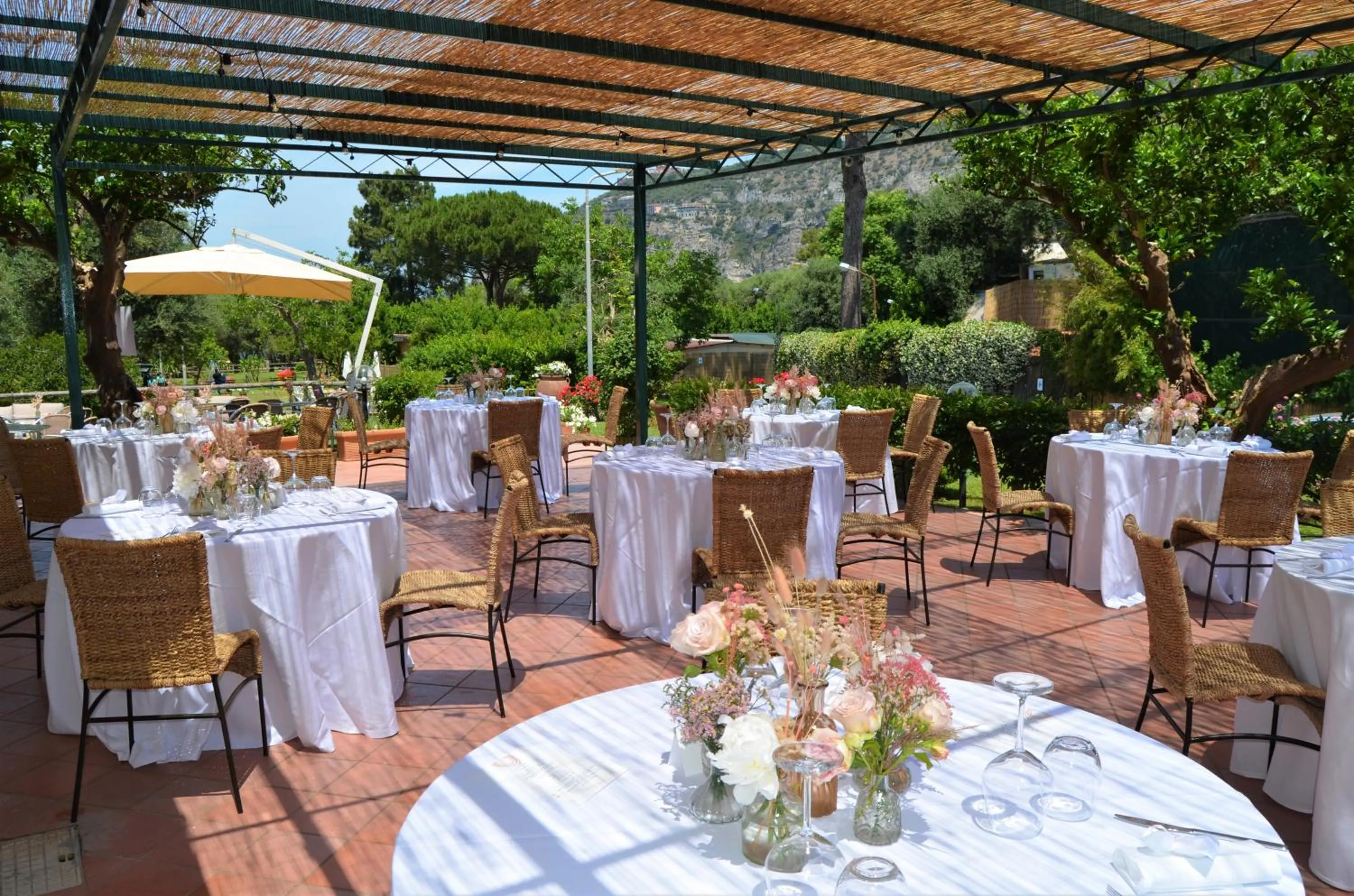 Restaurant/places to eat in Sopramare Resort