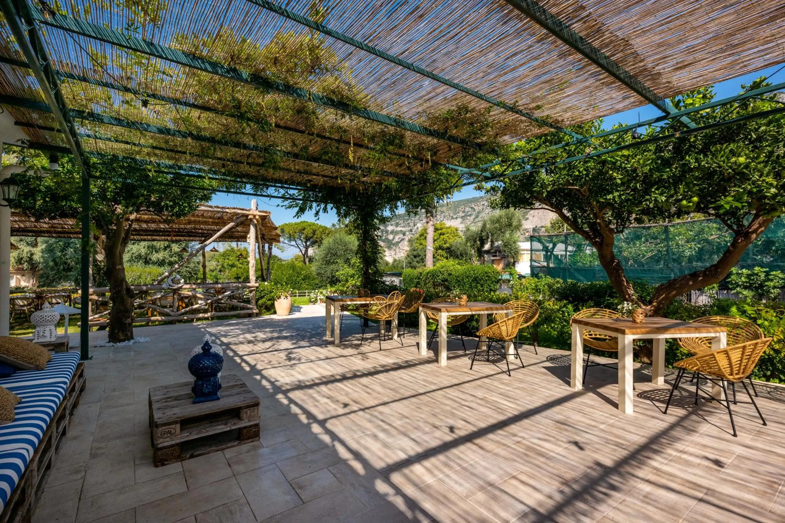 Restaurant/places to eat in Sopramare Resort