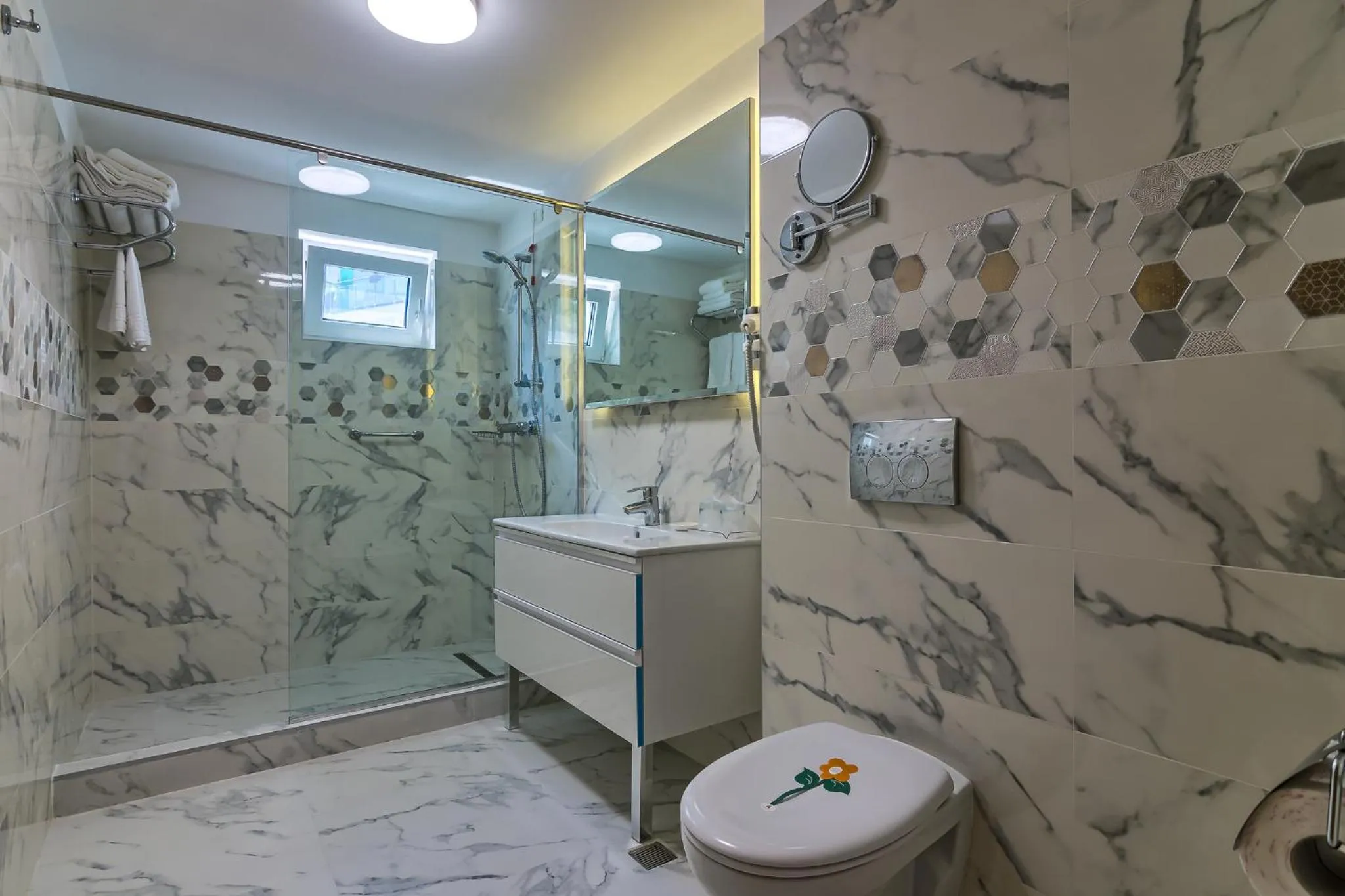 Shower in Hotel Saturn