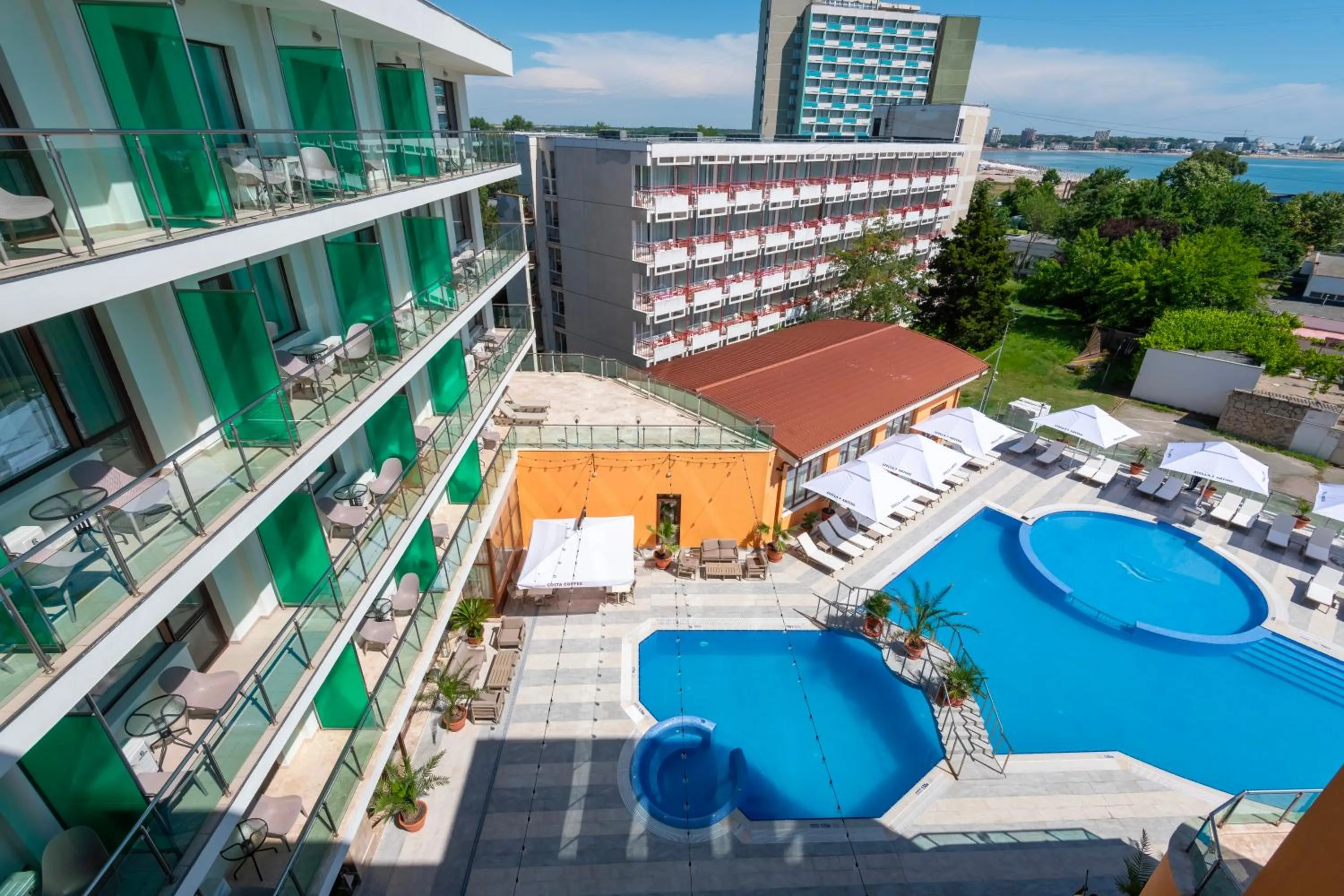 Swimming pool in Hotel Saturn