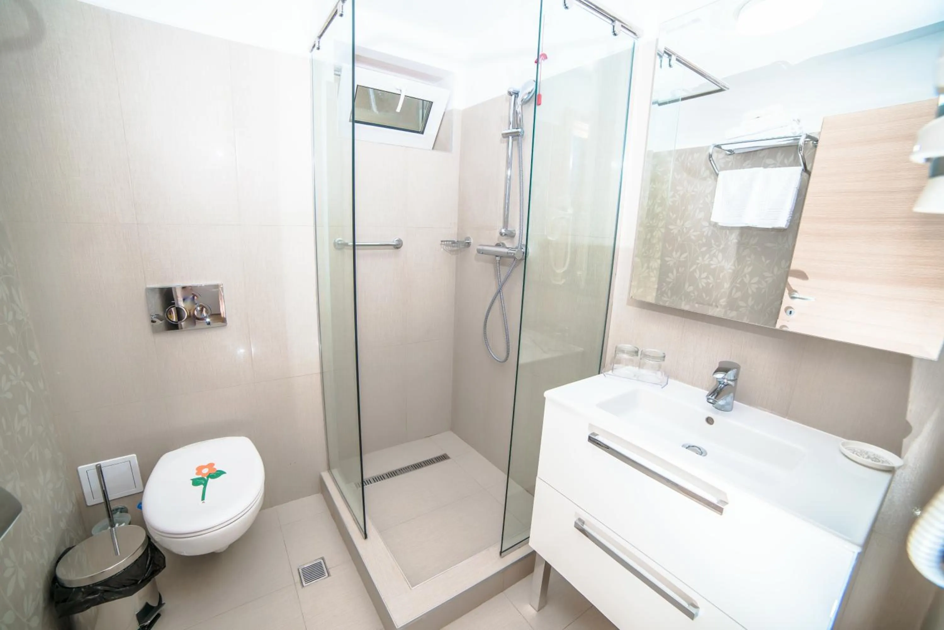 Shower in Hotel Saturn