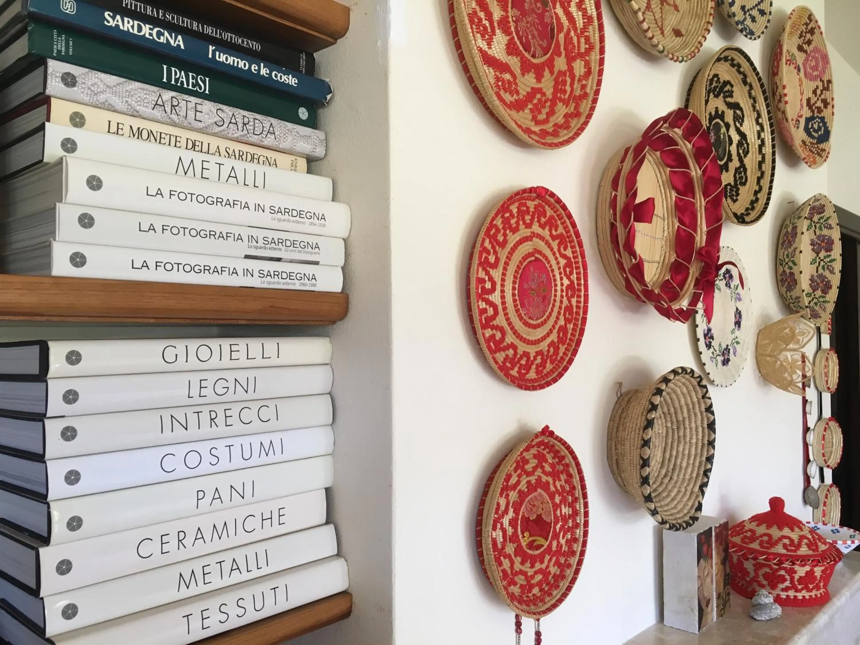 Library in Villa Arzilla Sardegna
