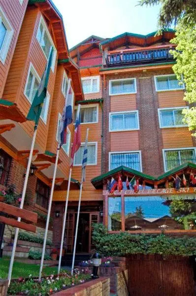 Facade/entrance in Ruca Cheli Village Ski Hotel