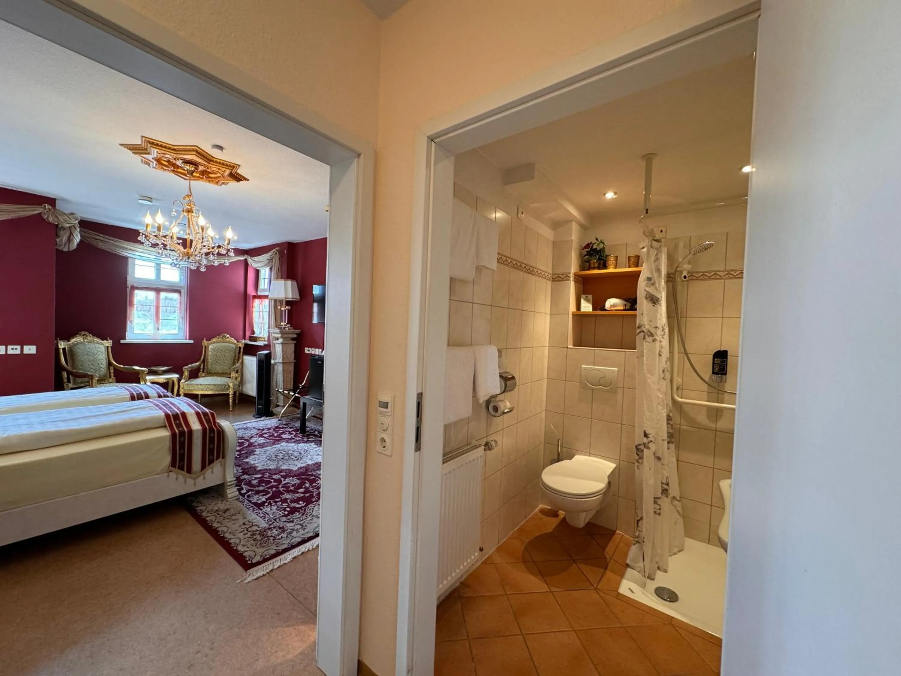 Toilet, Bed in Hotel & Café Schachtenburg