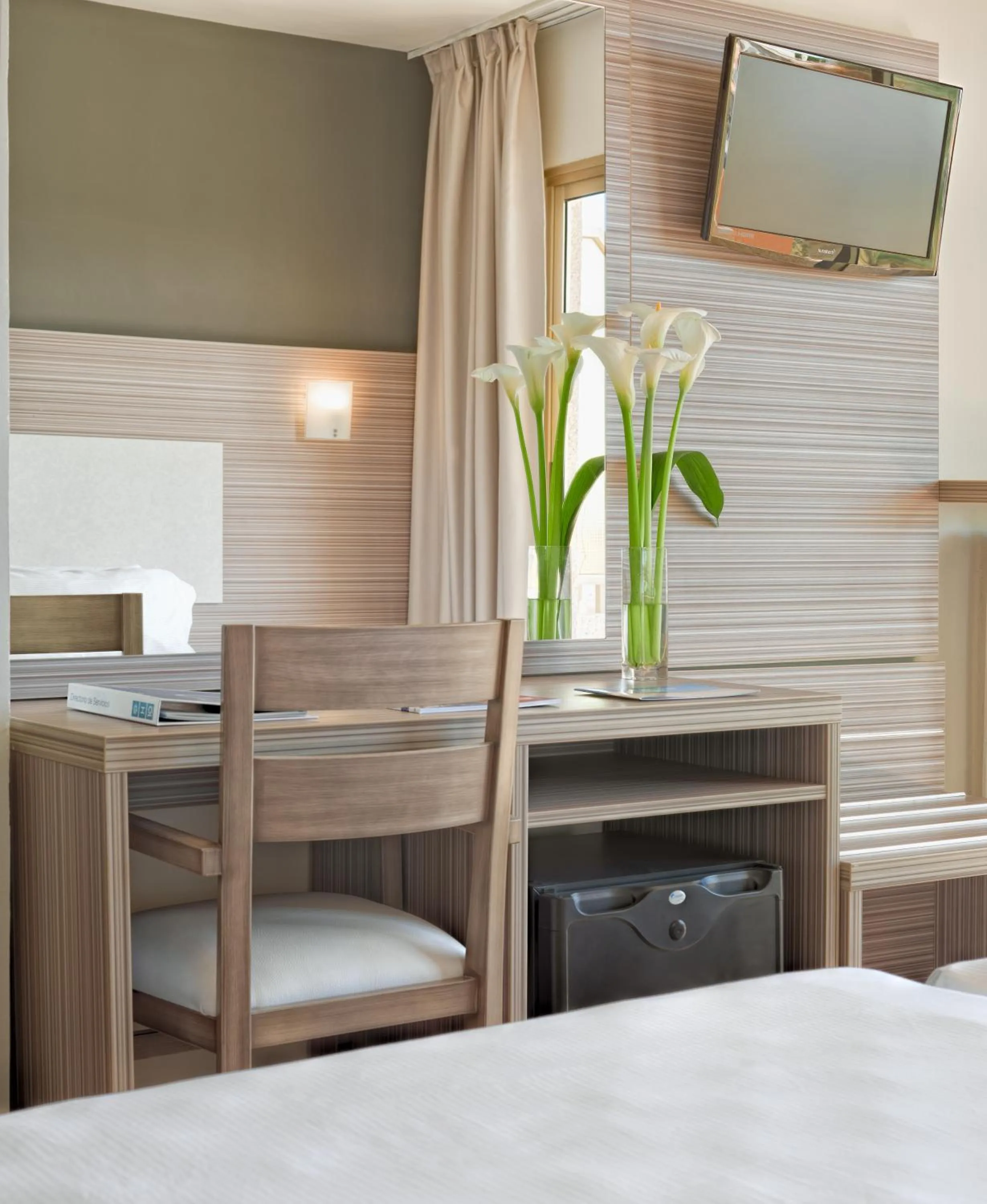 Bedroom, Bed in H10 Cambrils Playa