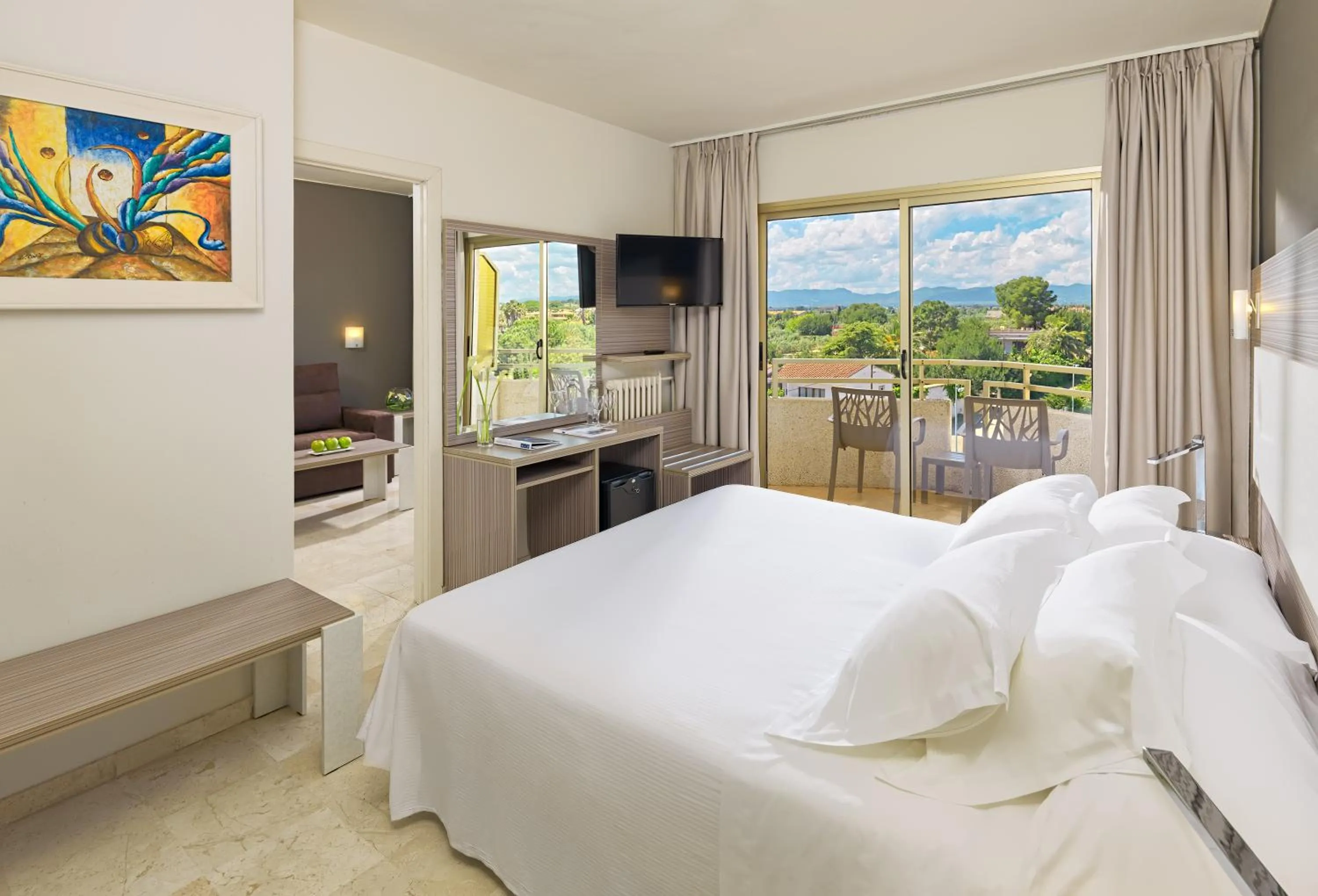 Photo of the whole room, Bed in H10 Cambrils Playa