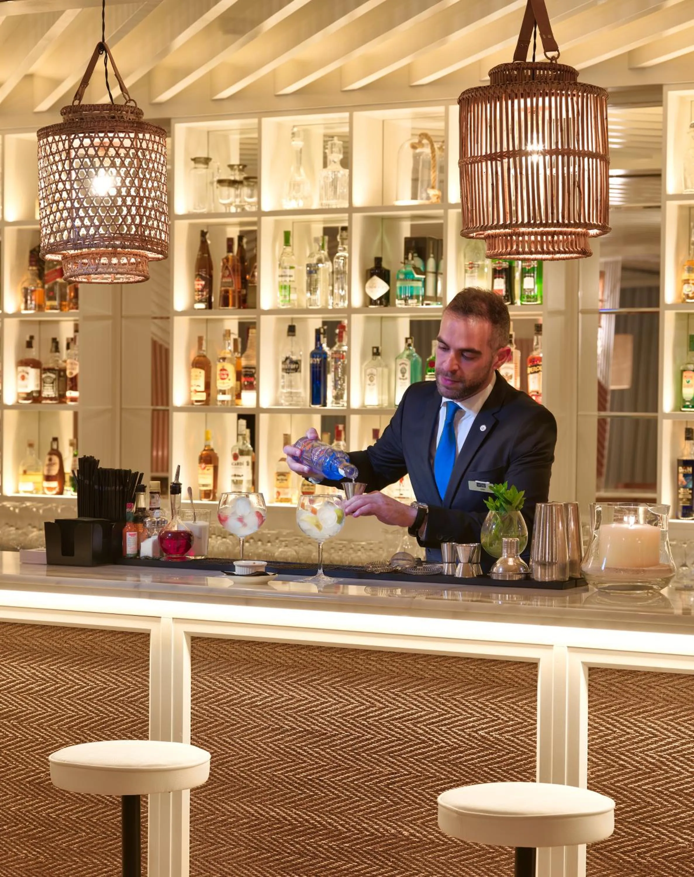 Lounge or bar in H10 Cambrils Playa